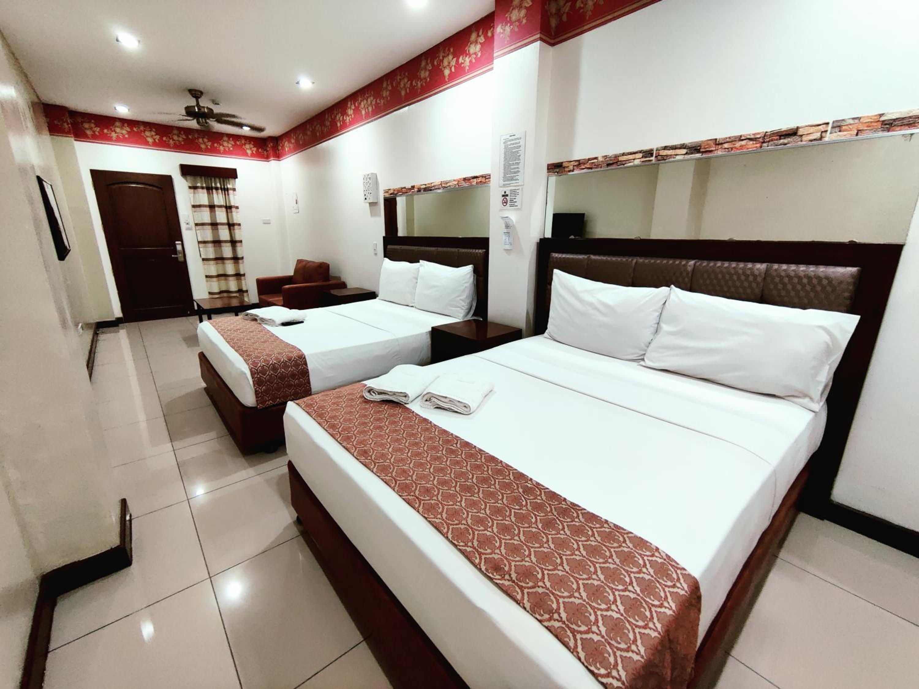 Deluxe Queen Room with Two Queen Beds photo 1