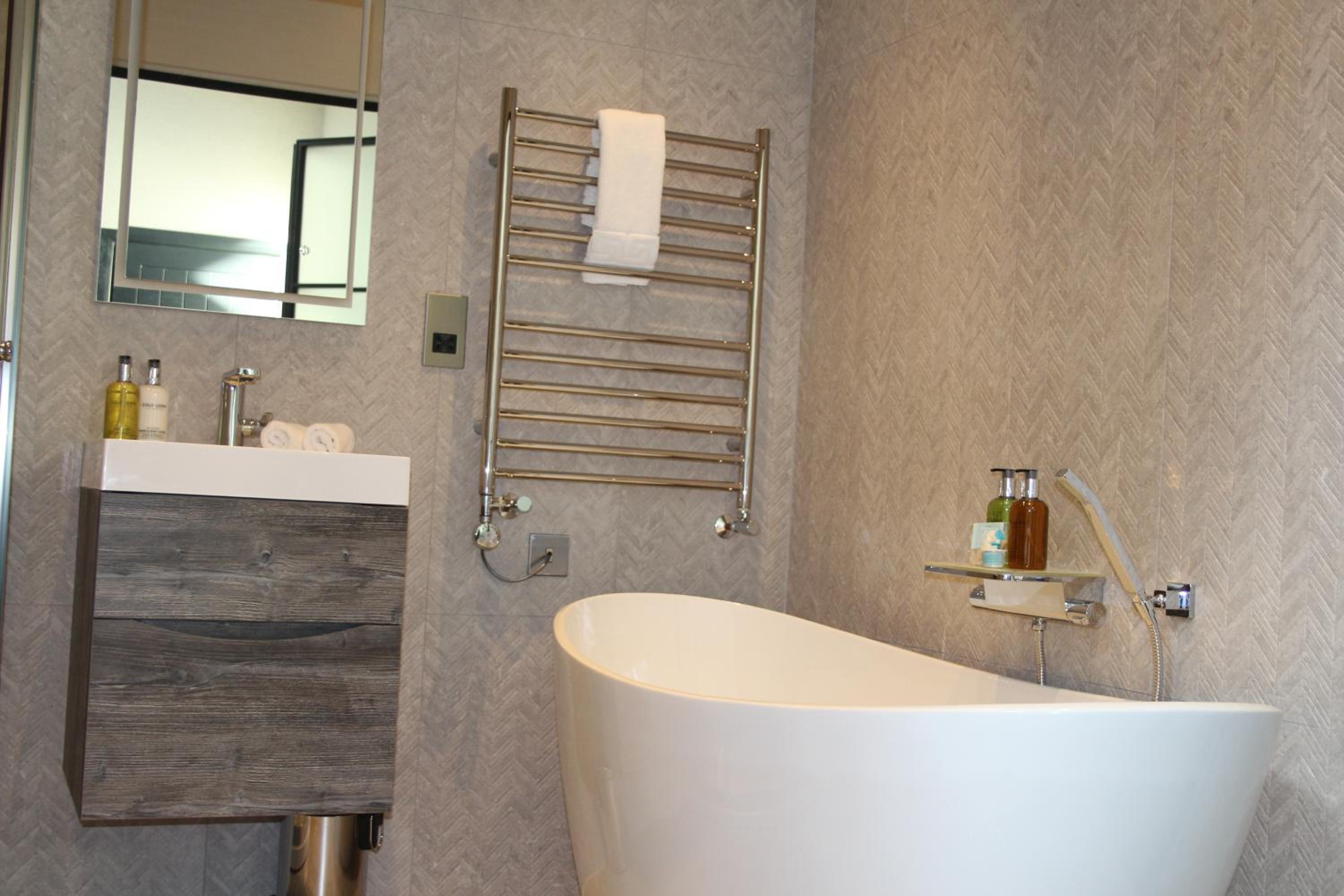 Superior Double or Twin Room - Photo 9
