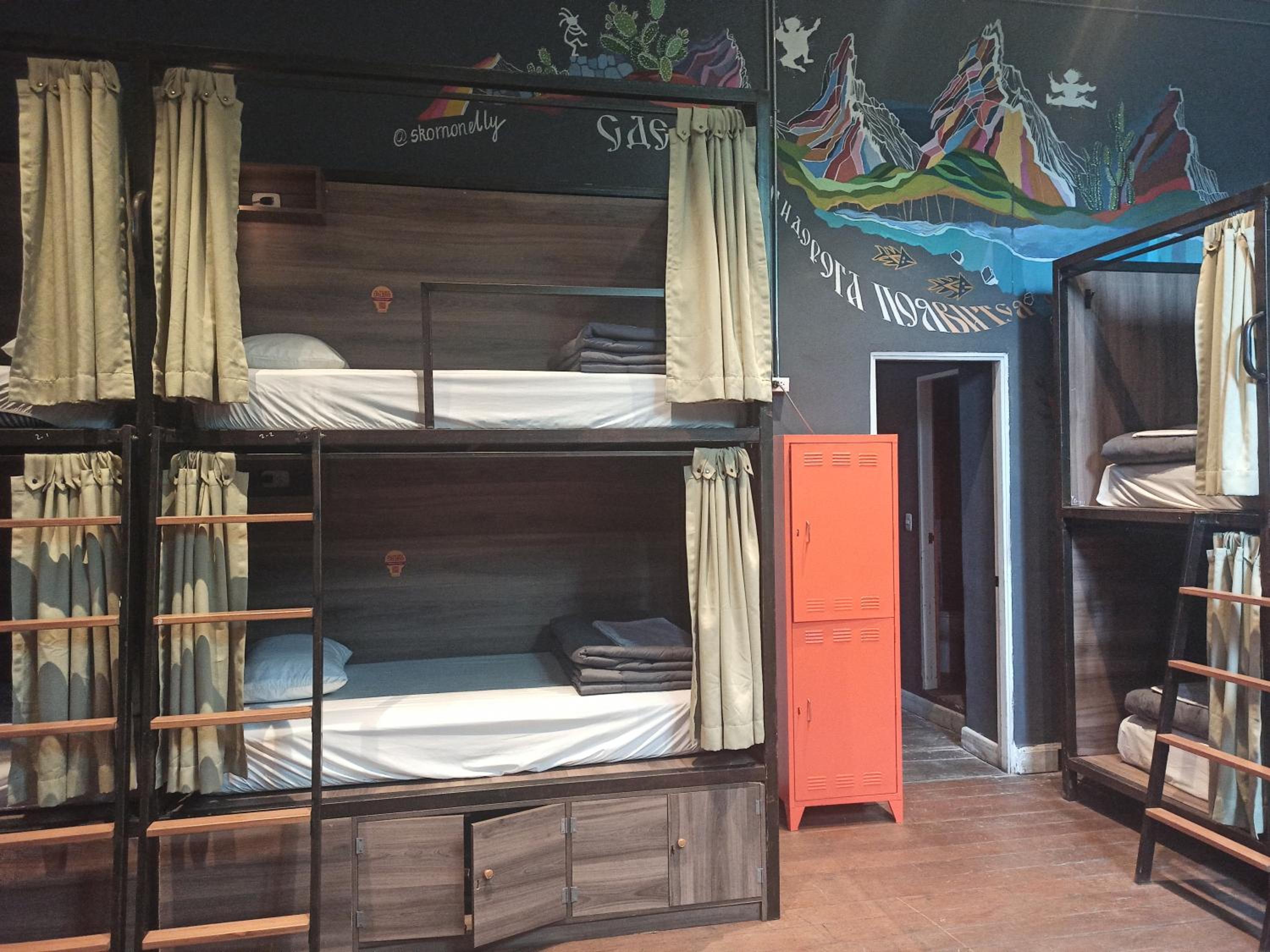 Single Bed in Mixed Dormitory Room