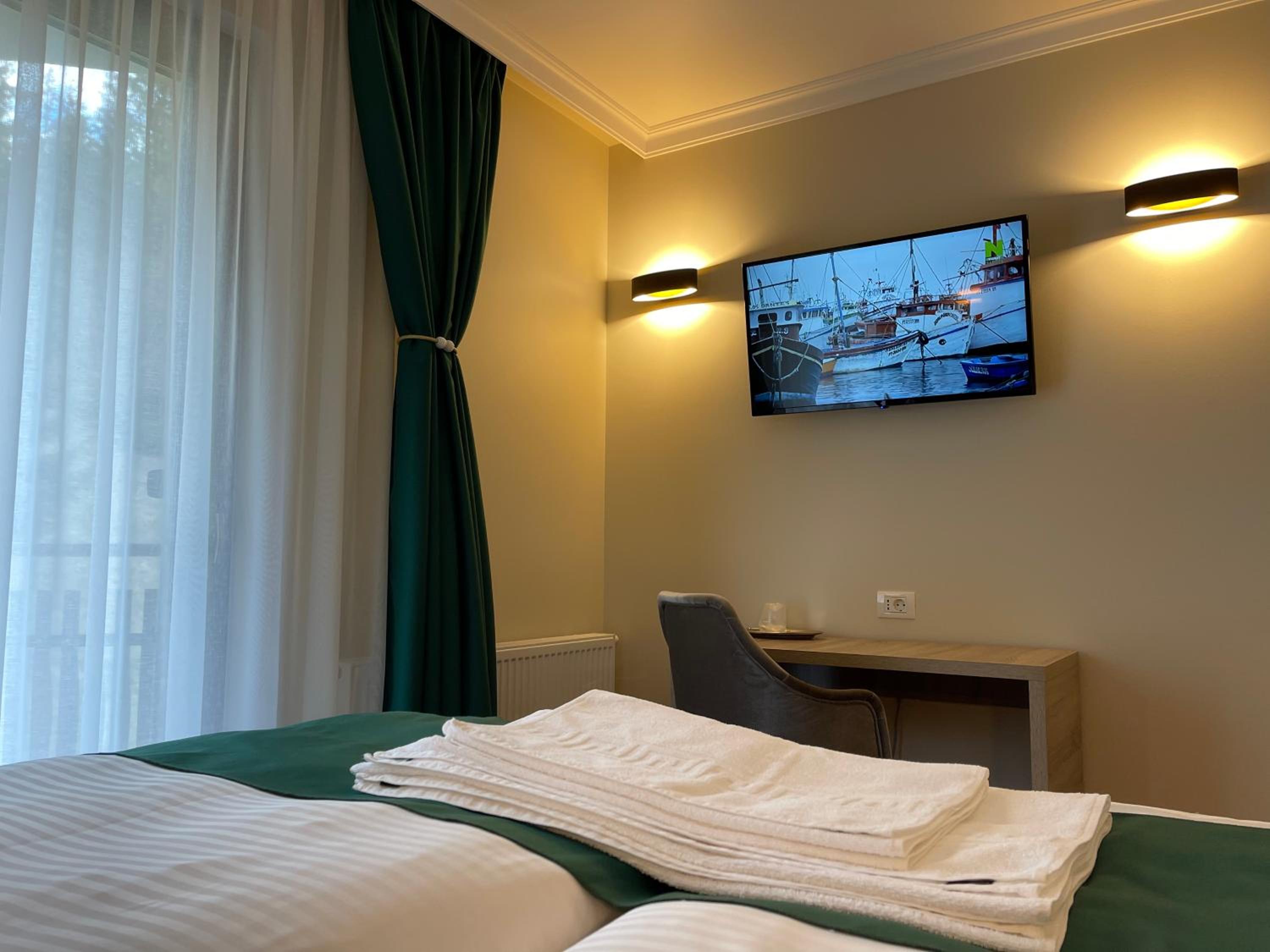 Double or Twin Room with Balcony photo 2