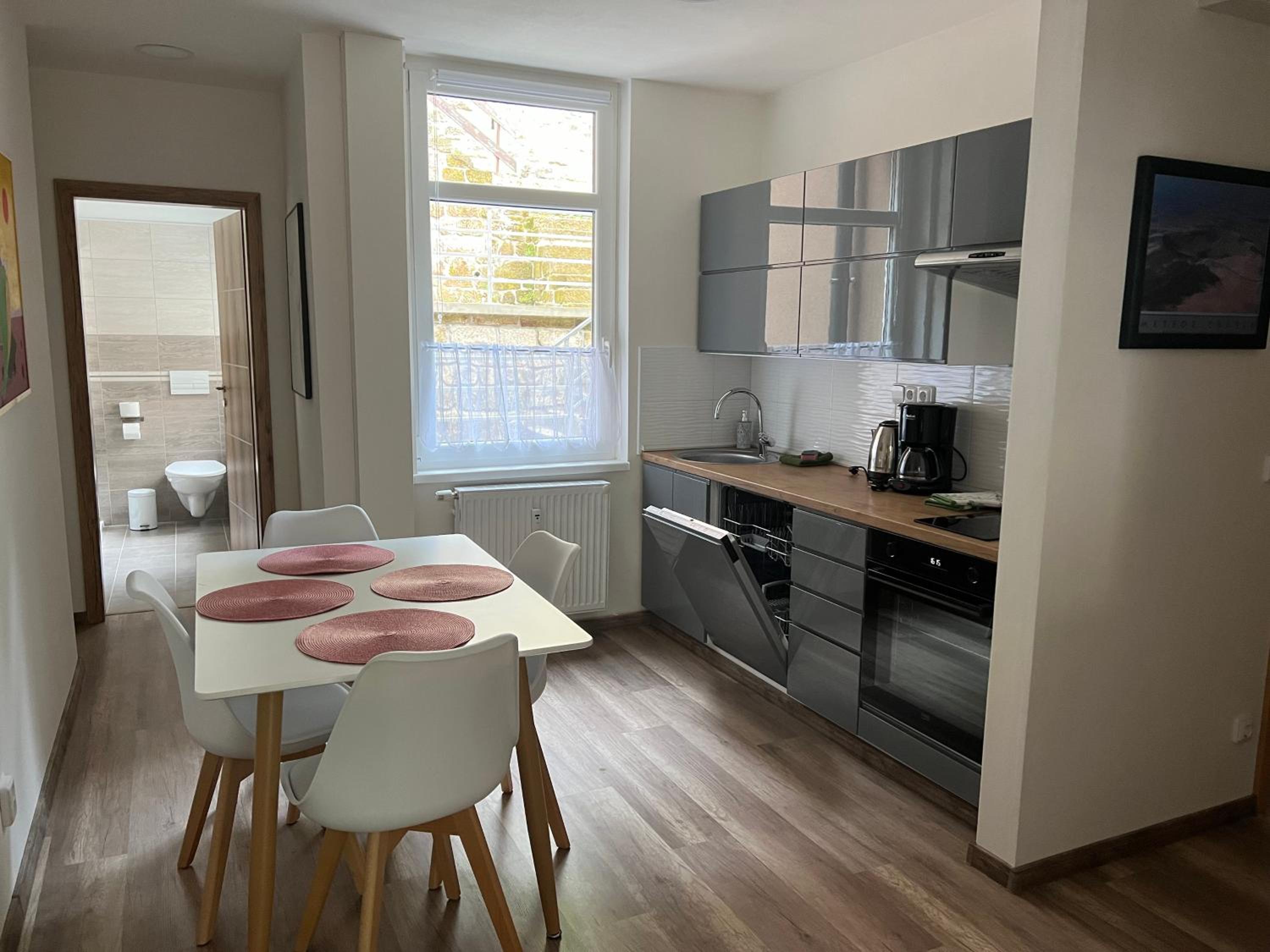 Apartment with Balcony - Photo 10