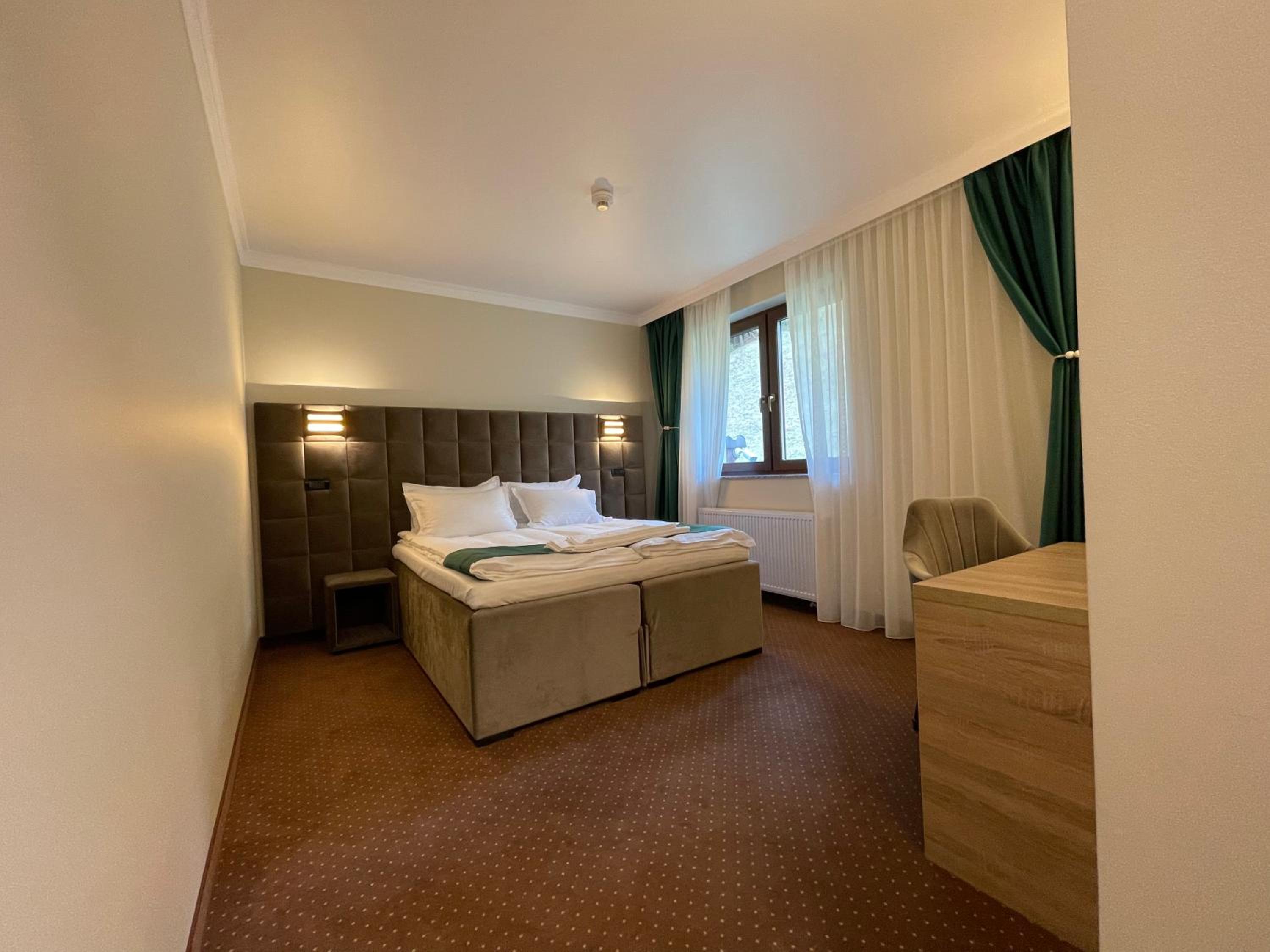 Standard Double or Twin Room photo 3