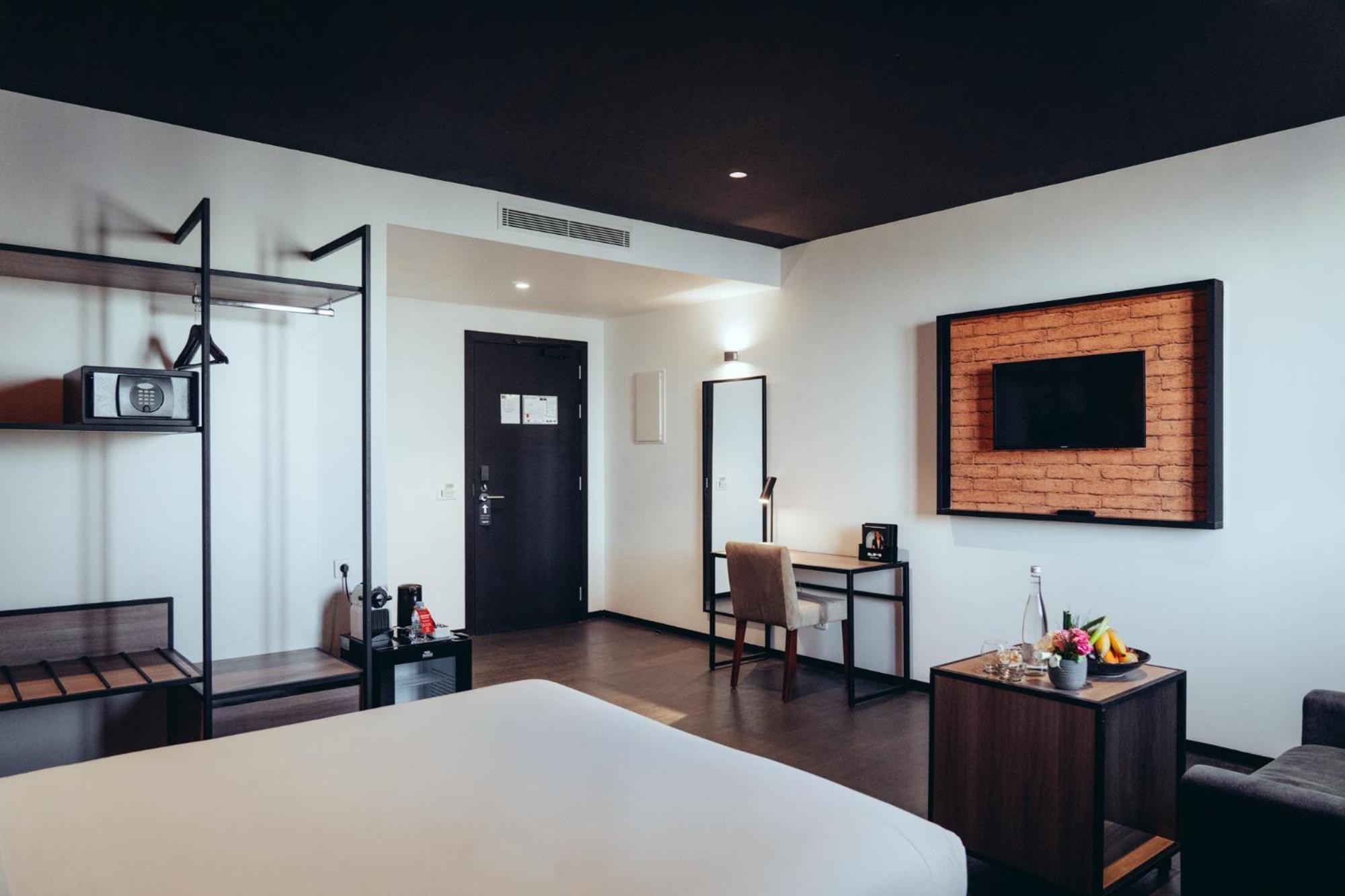 ONOMO Queen Suite