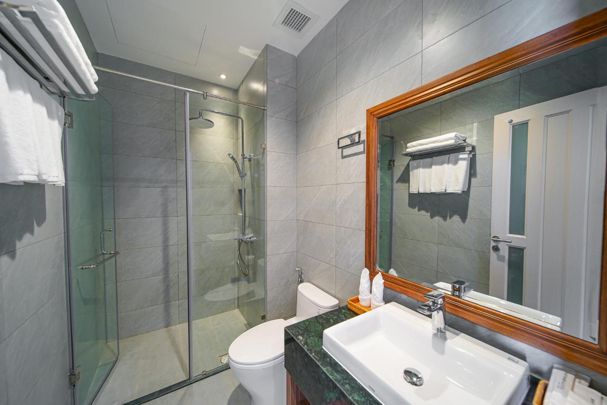 Riva, Ocean View, 1 King Bed with Balcony photo 2