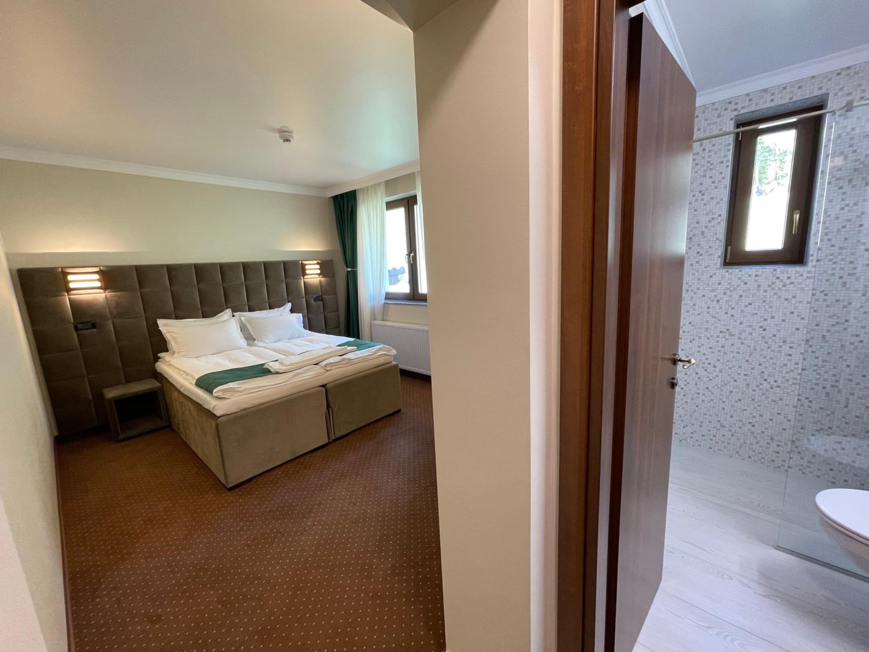 Standard Double or Twin Room photo 2