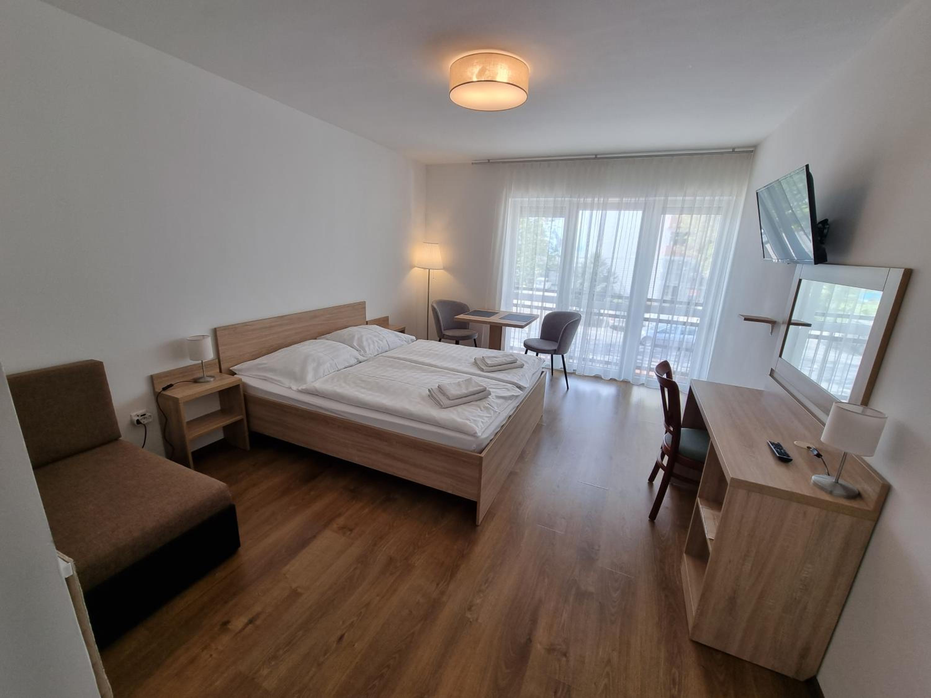 Double Room with Street View