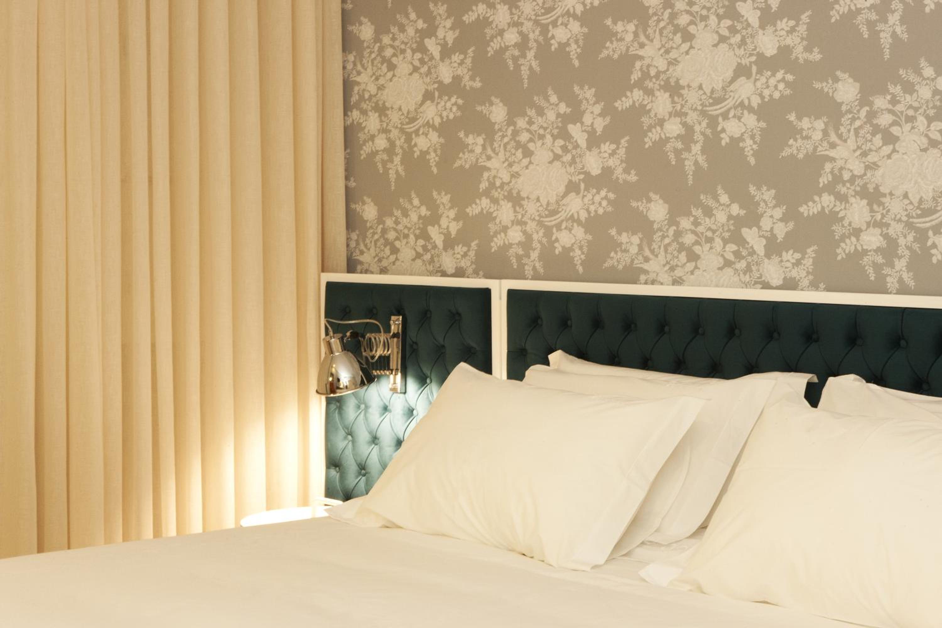 Double or Twin Room with City View - Photo 1