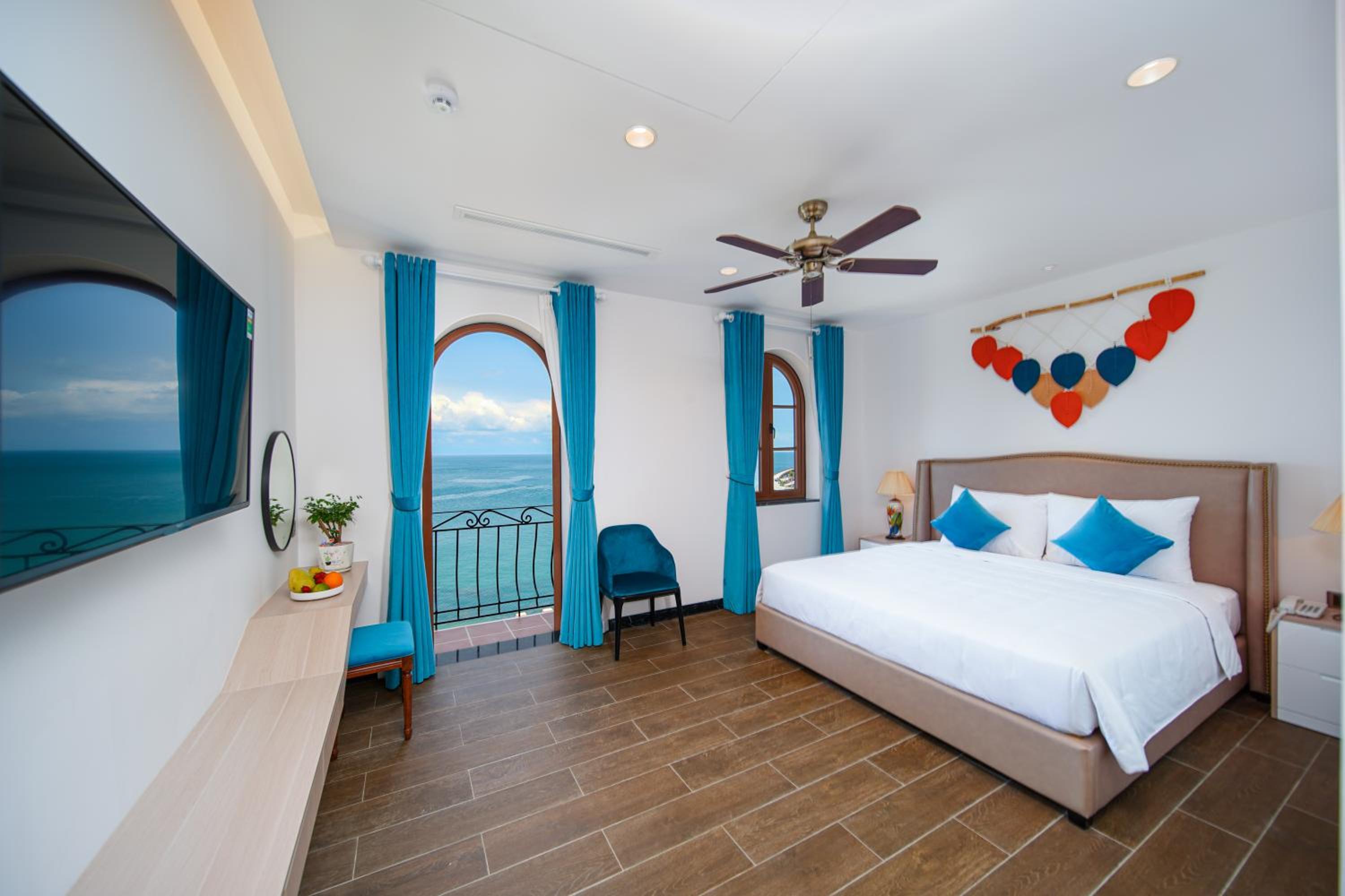 Riva, Ocean View, 1 King Bed with Balcony
