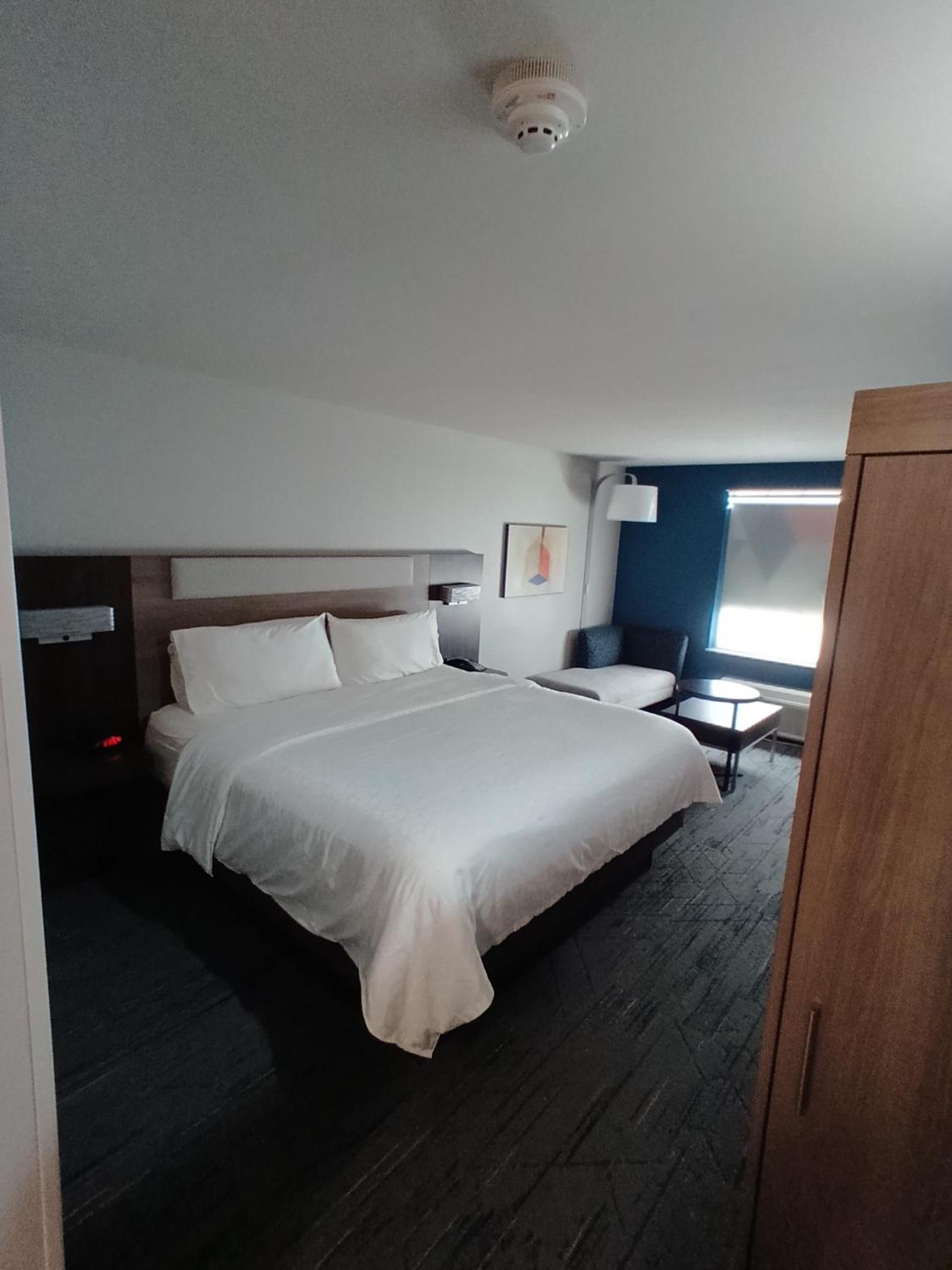 Standard King Room - Photo 2