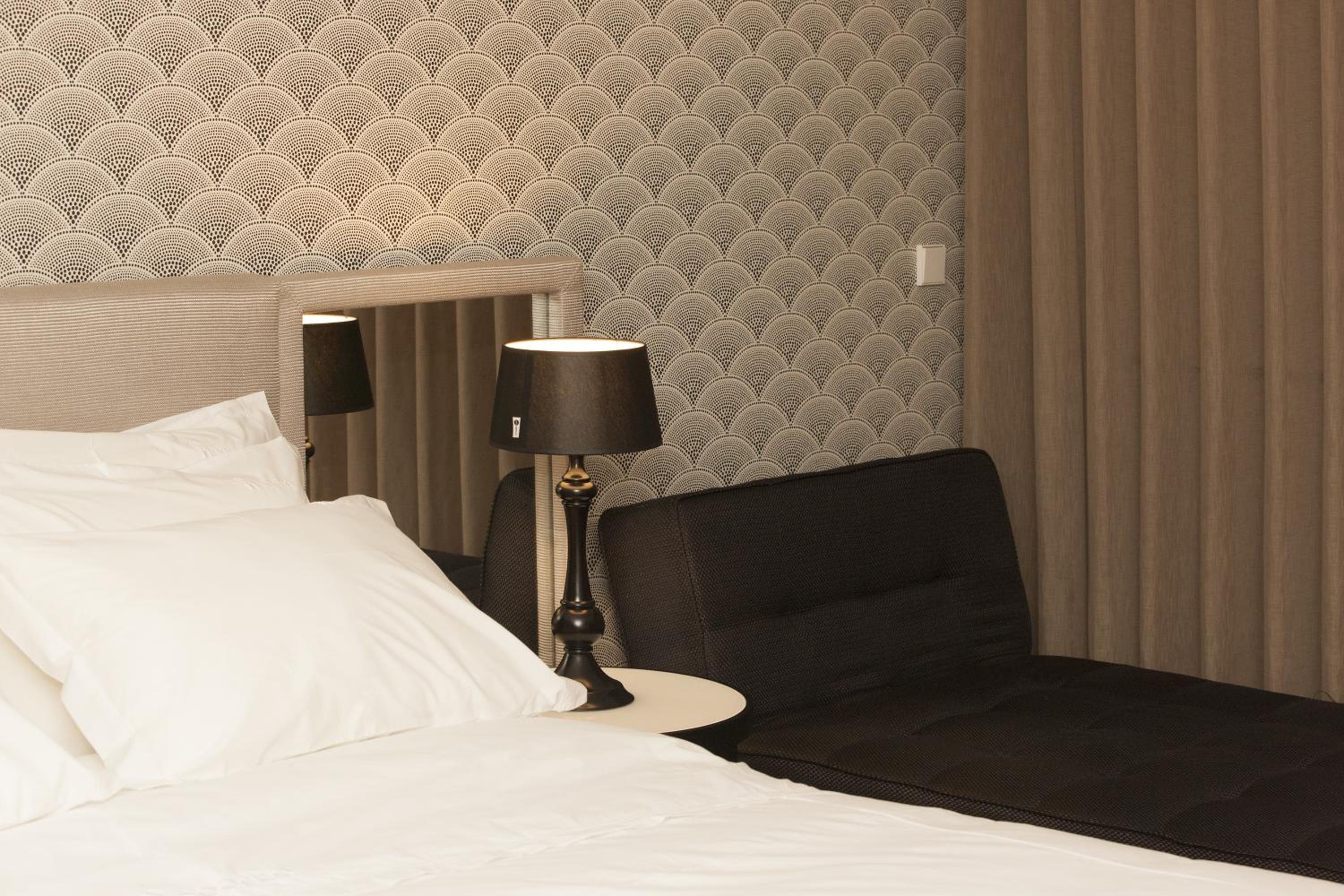 Double Room with Balcony - Photo 8