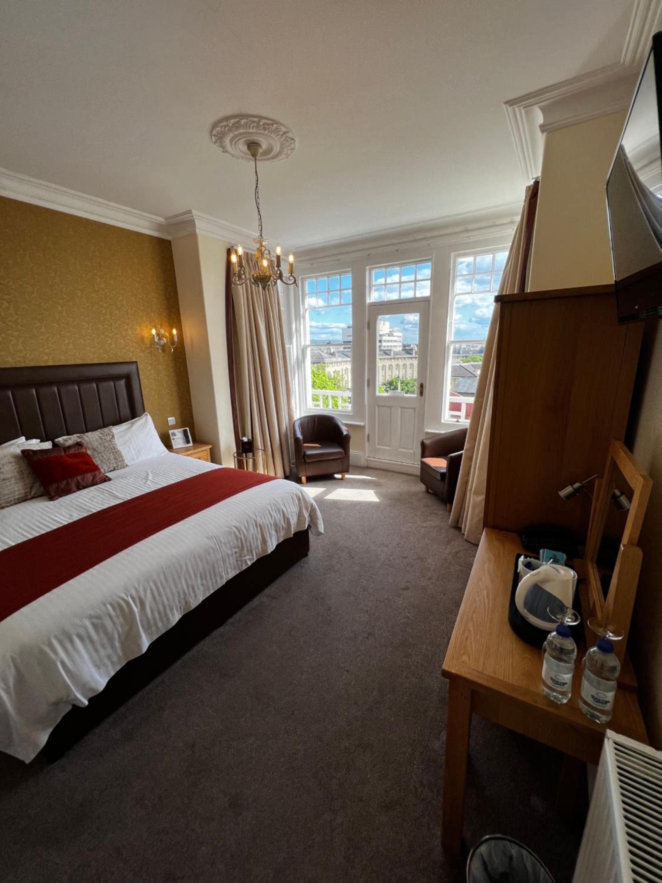 Deluxe Double Room with Balcony photo 3