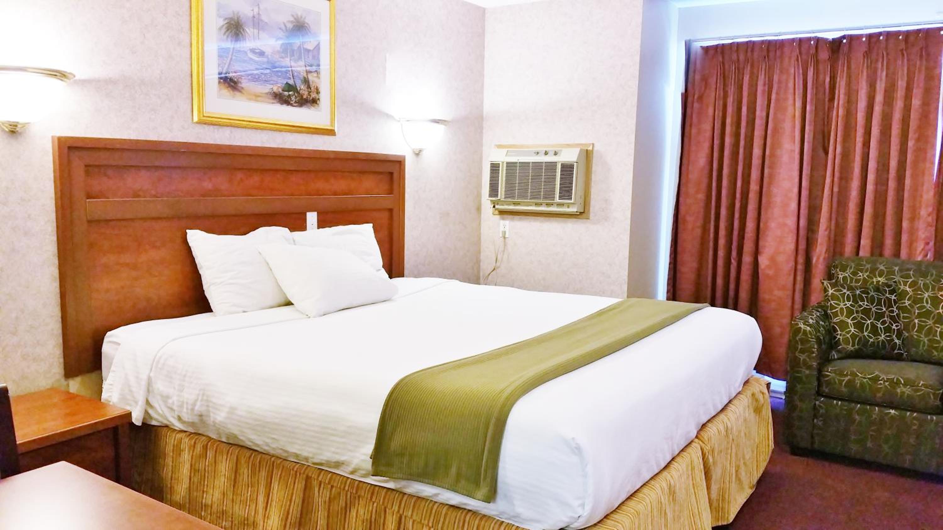 Queen Room photo 1