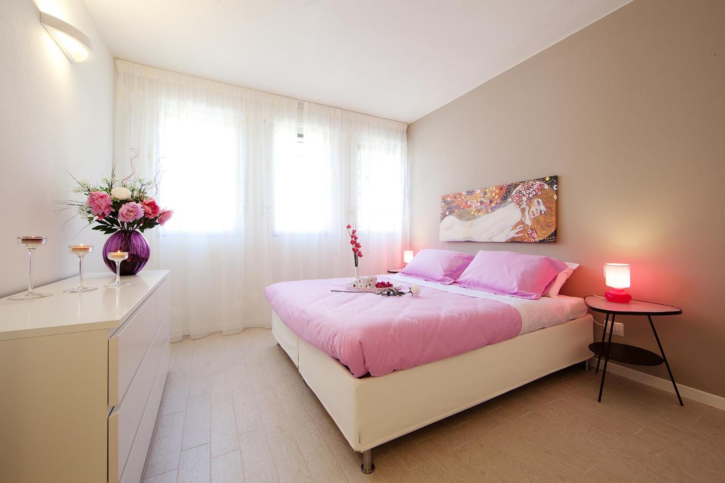 Superior One-Bedroom Apartment with Free Parking photo 2