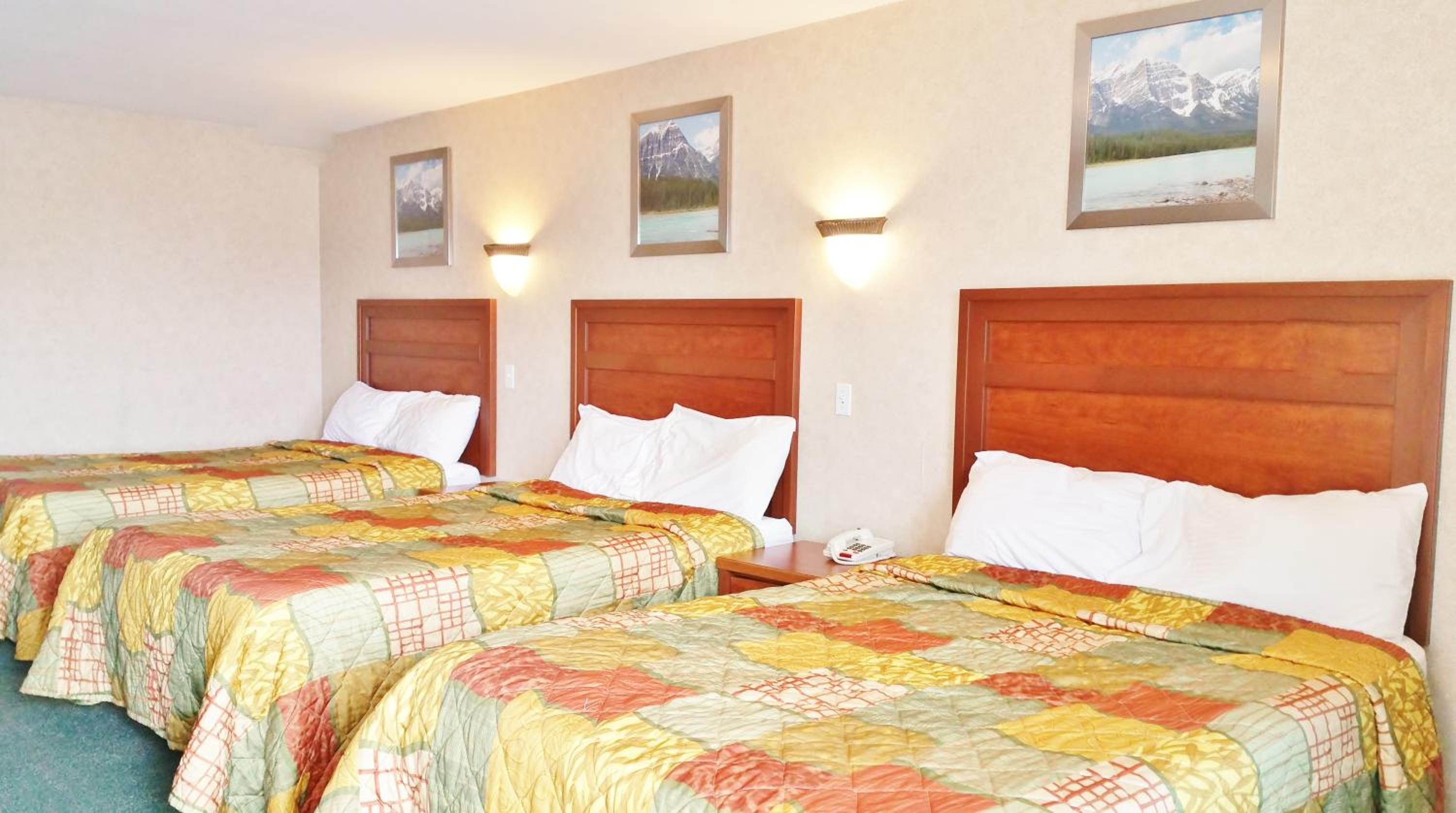 Double Room with Three Double Beds photo 1