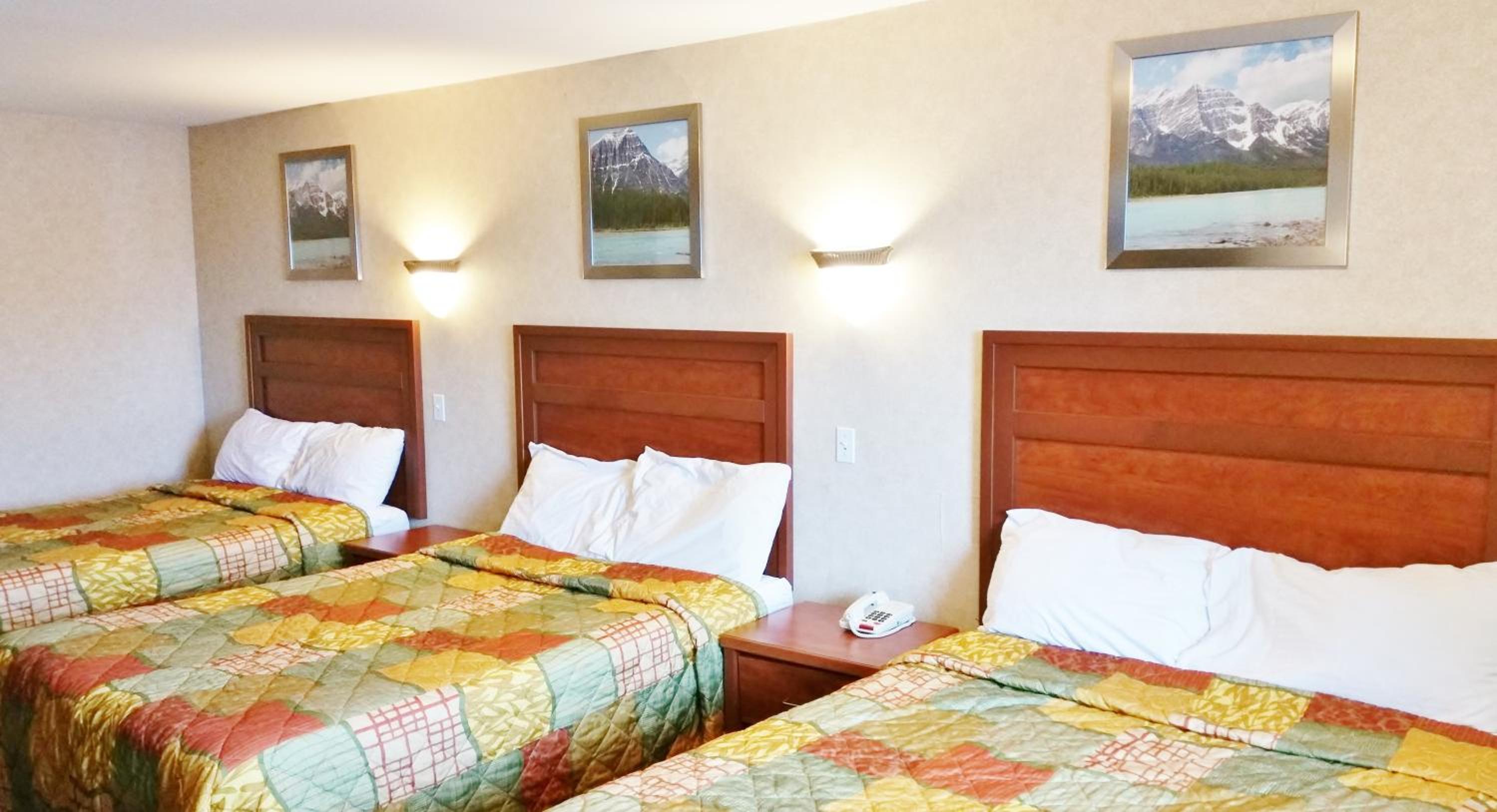 Double Room with Three Double Beds photo 3
