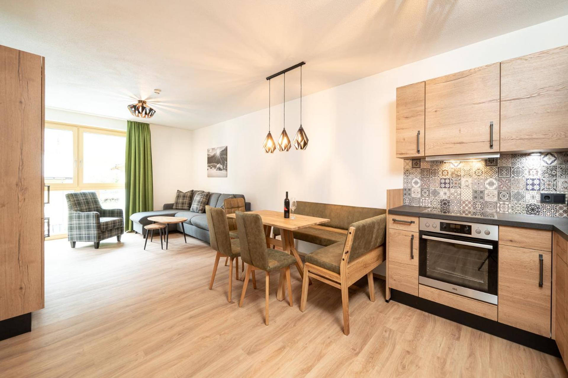 Family Two-Bedroom Apartment with View photo 2
