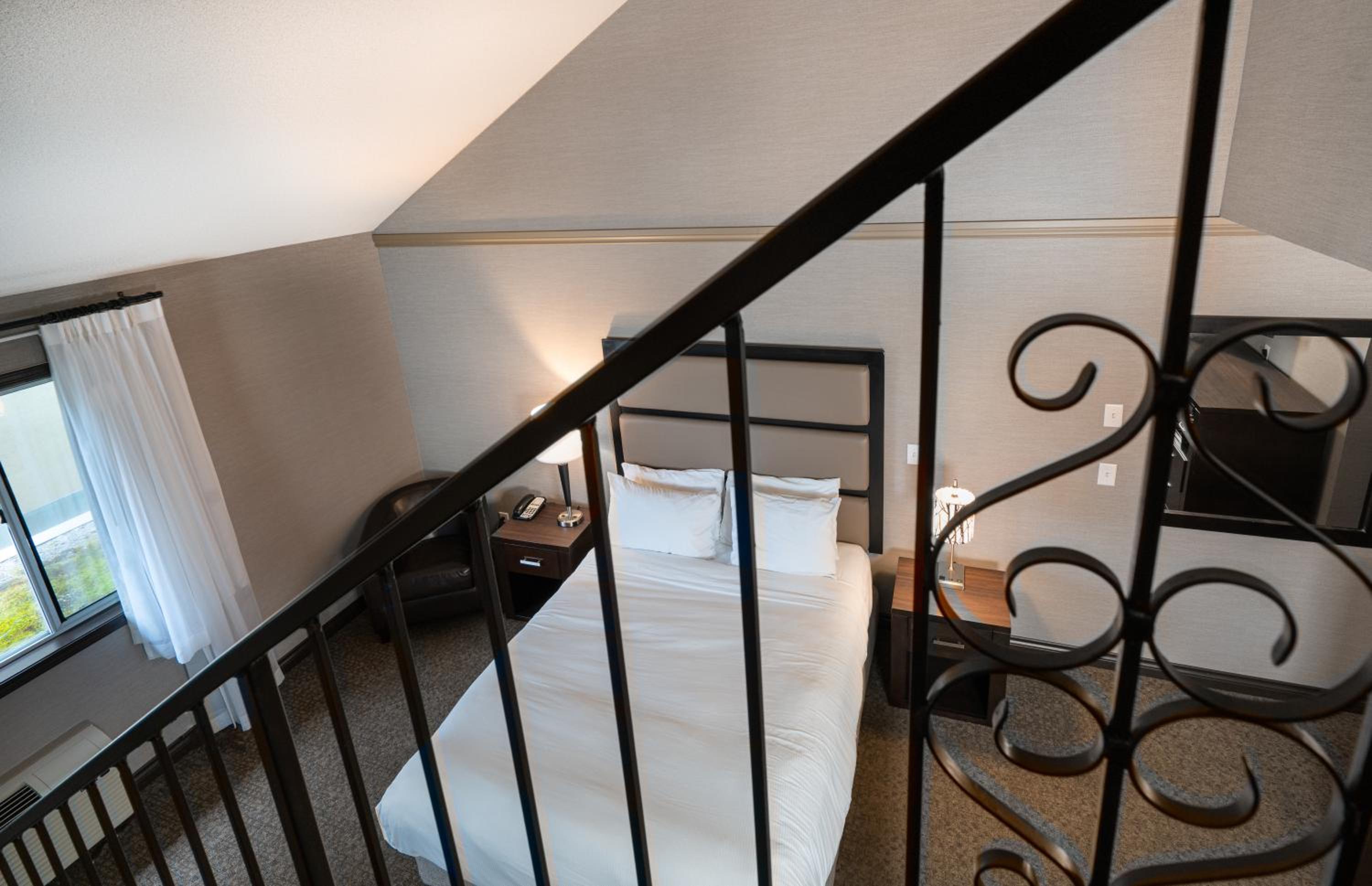 Deluxe Loft Suite - Photo 2