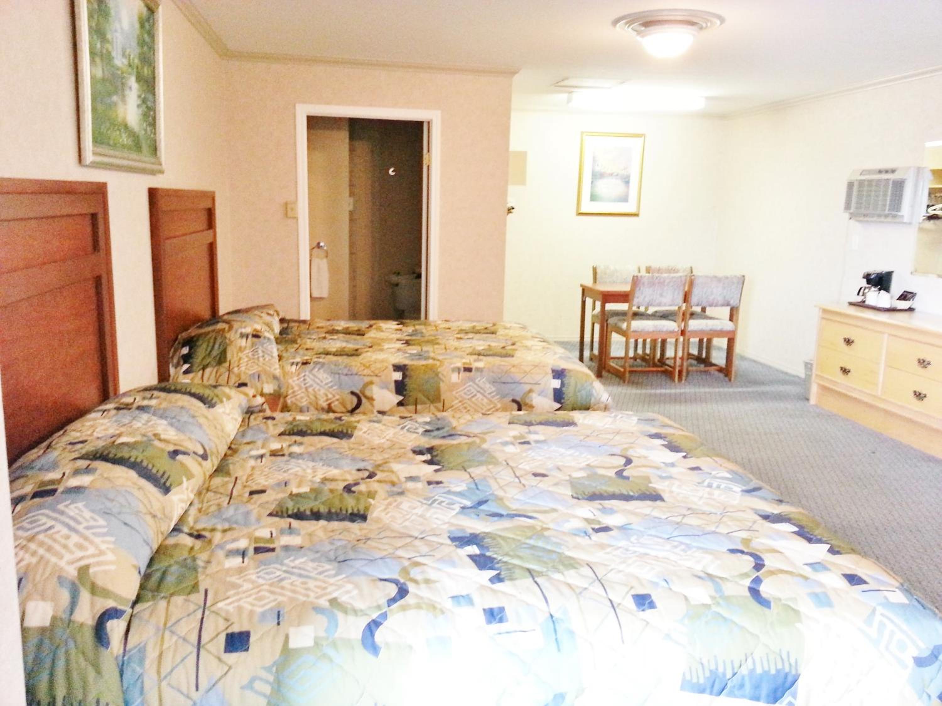 Queen Room with Two Queen Beds - Photo 13