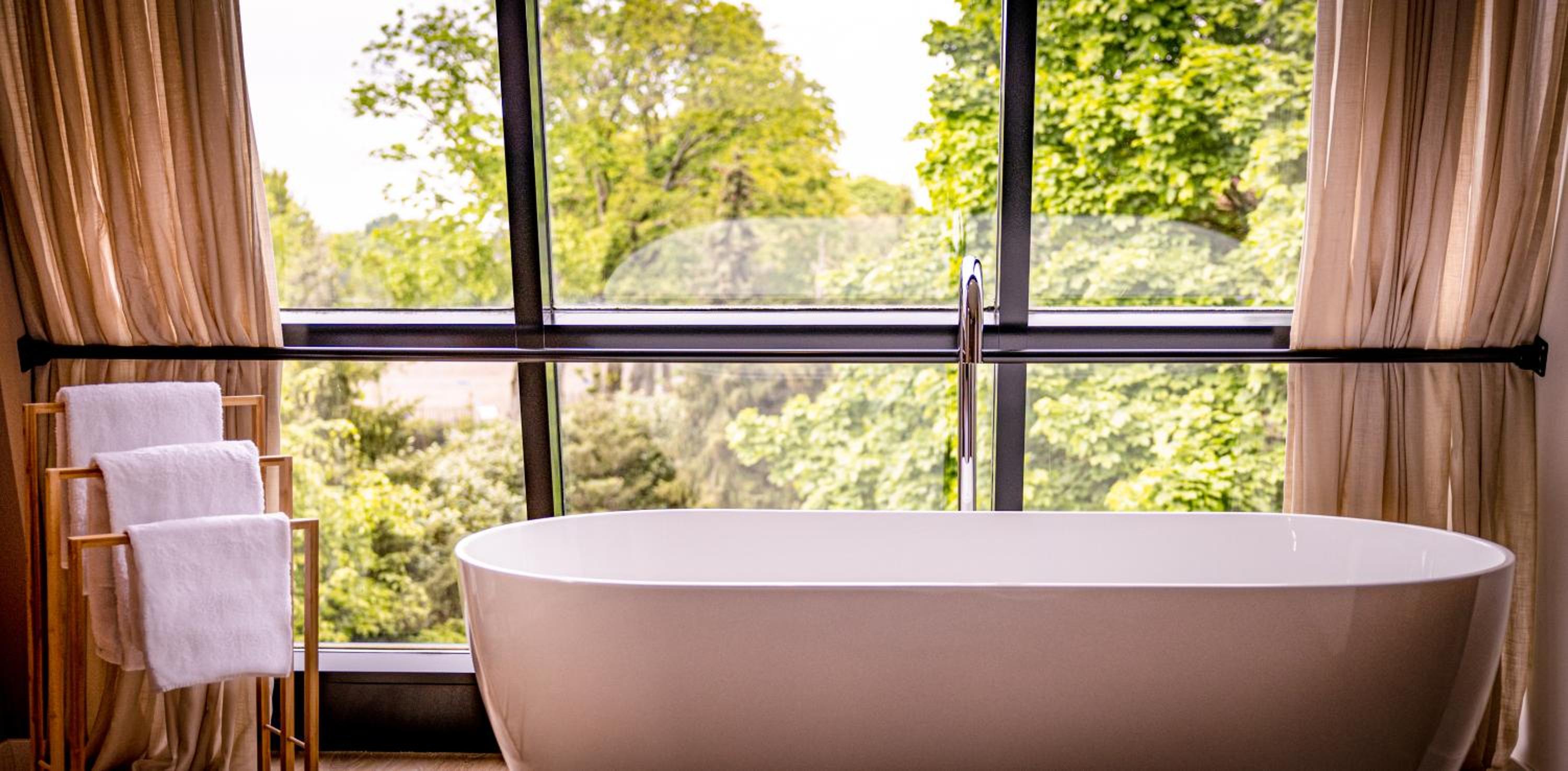 Deluxe Double Room with Bath - Photo 2