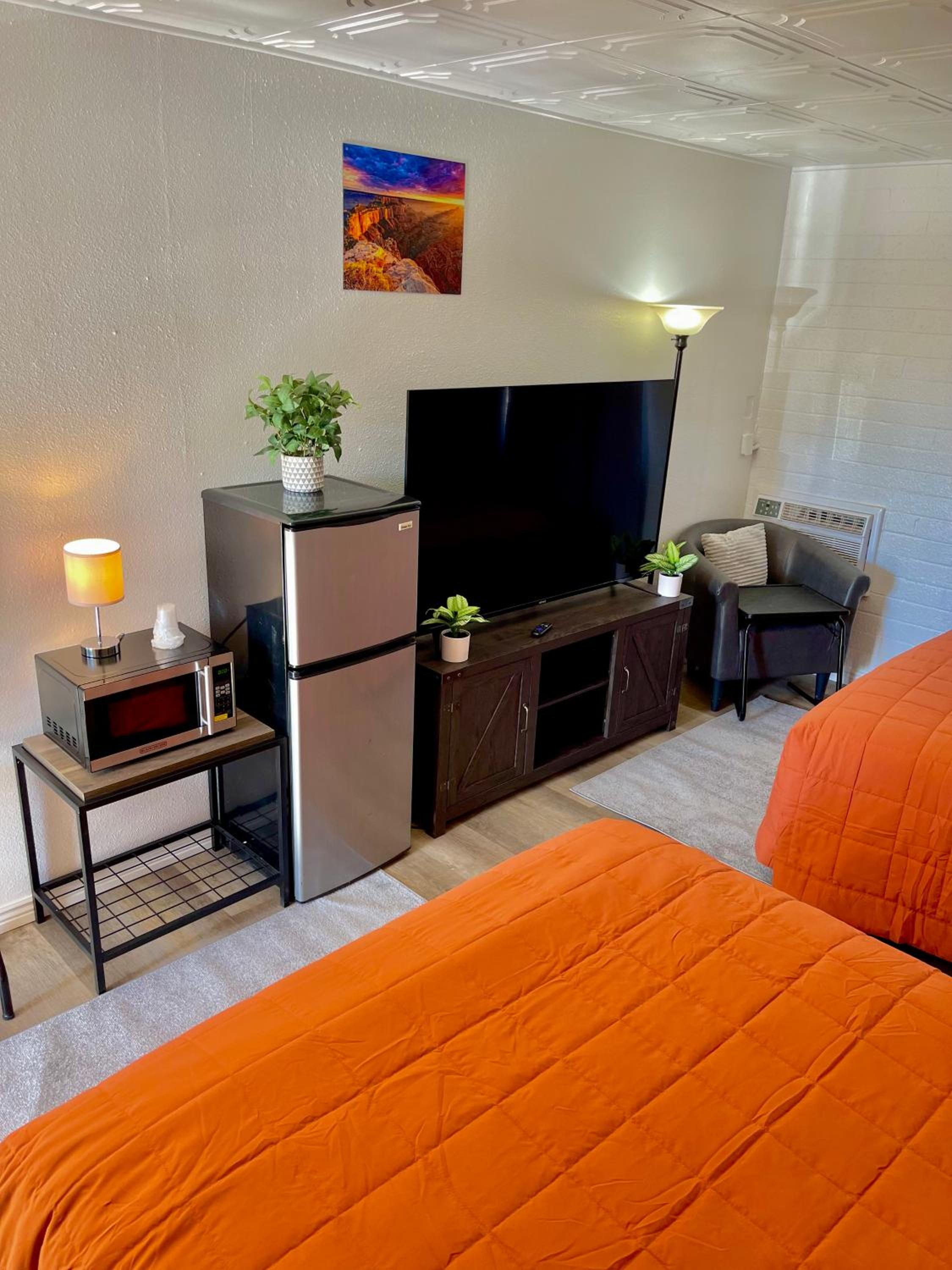 Queen Room with Two Queen Beds - Photo 1