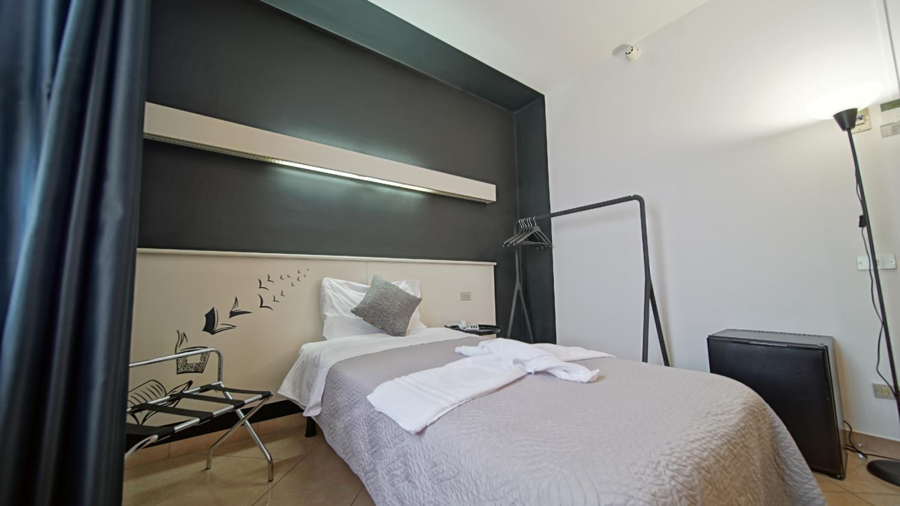 Single Room with Private Bathroom photo 1
