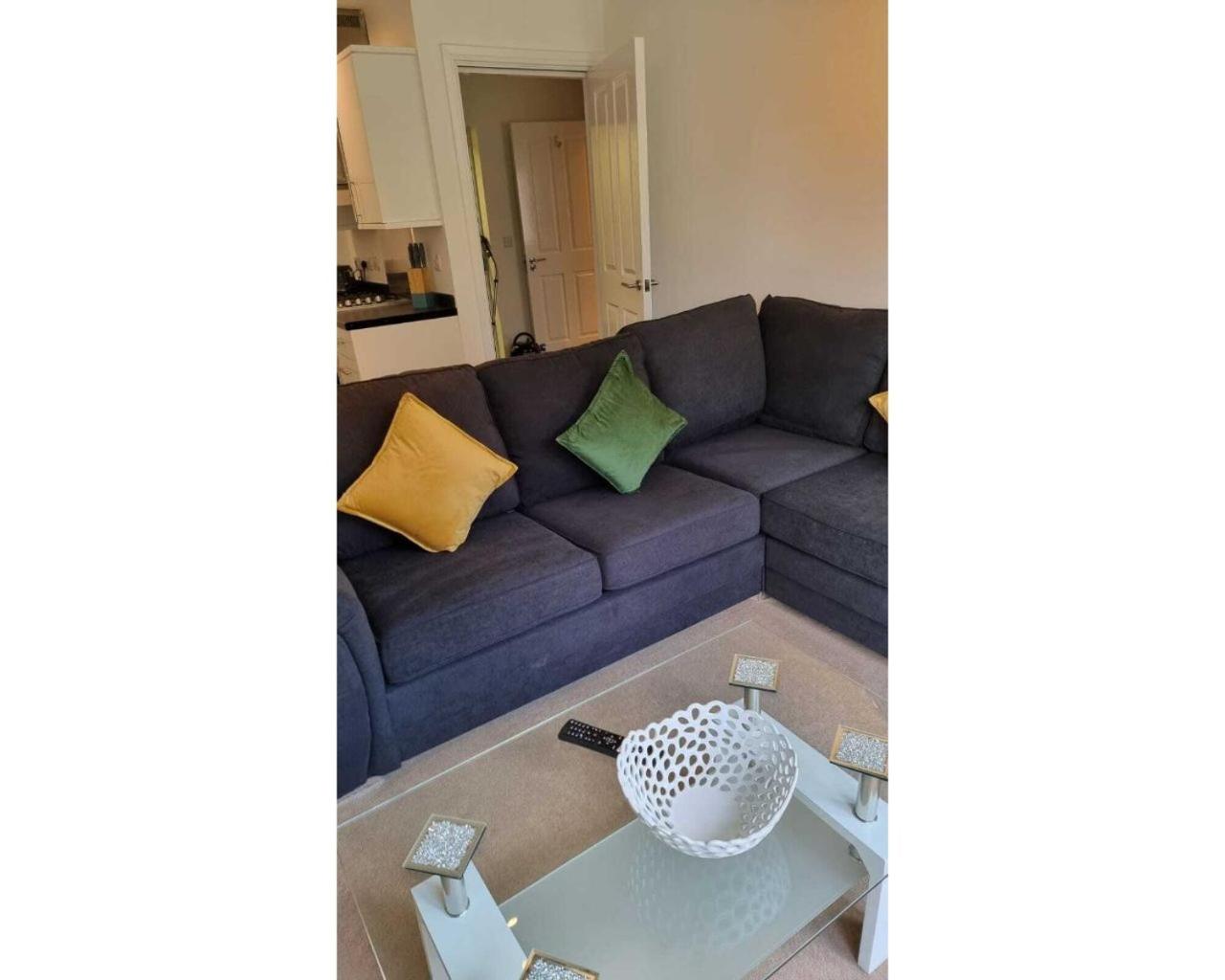One-Bedroom Apartment - Photo 2
