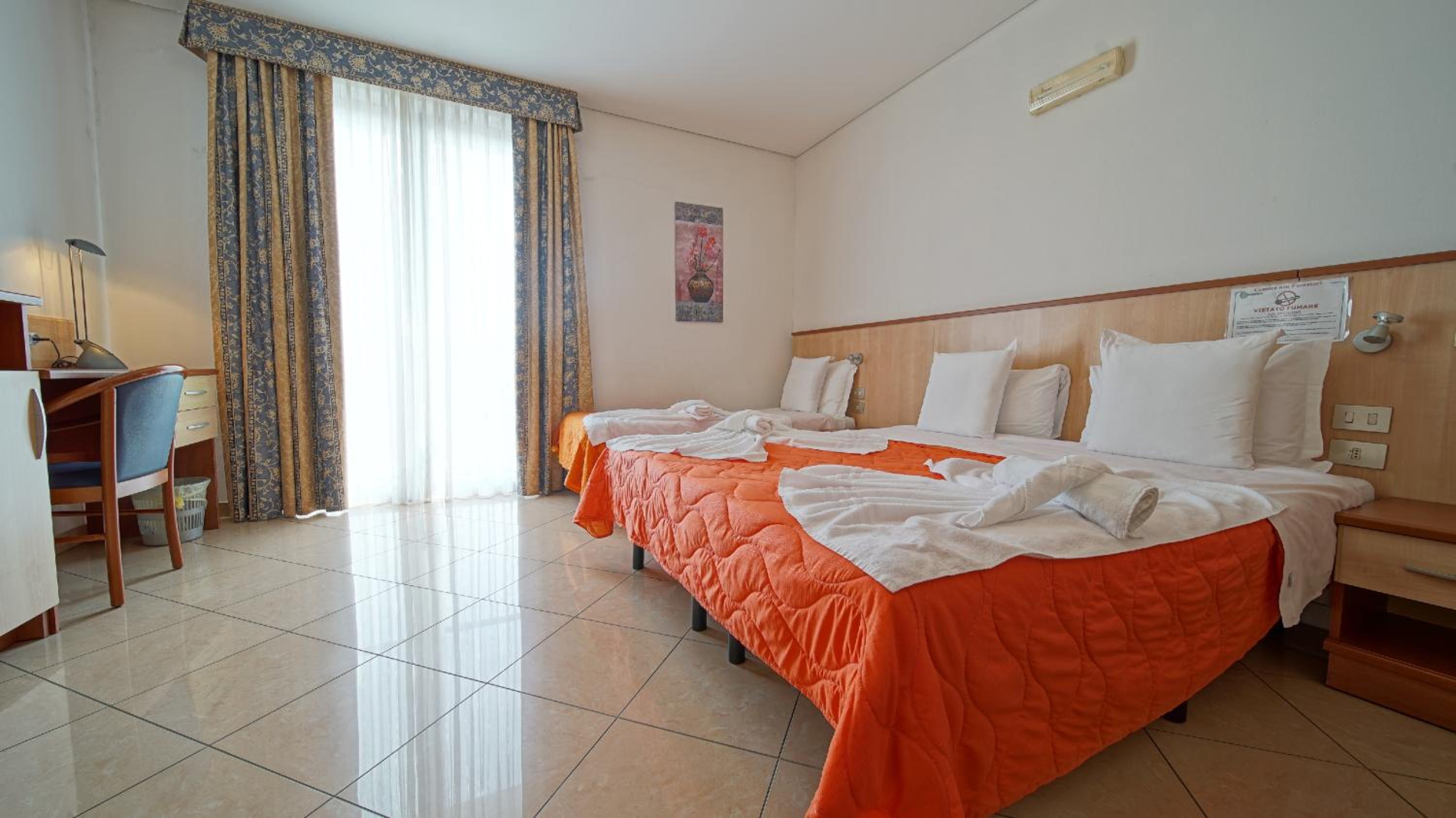Classic Triple Room - Photo 3