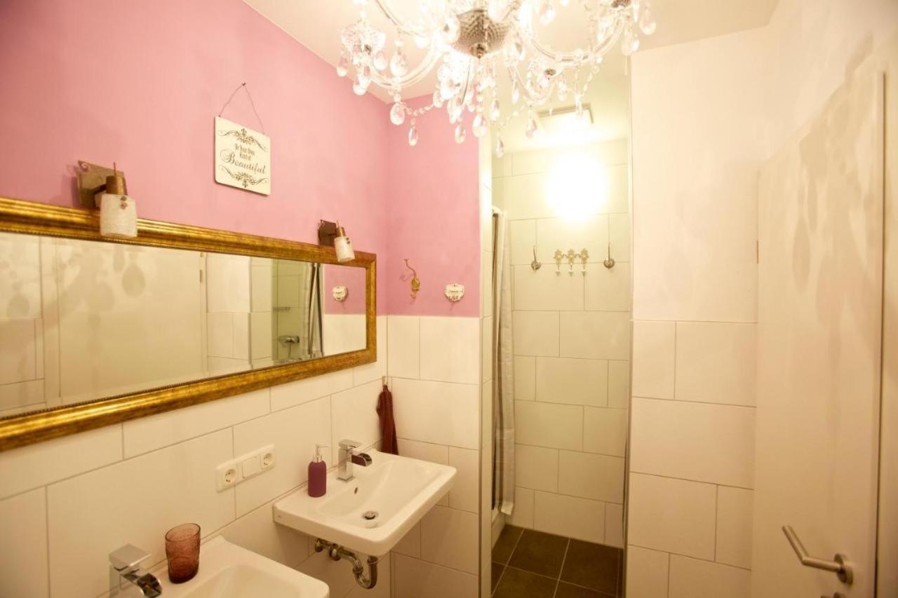 Twin Room with Shared Bathroom photo 3