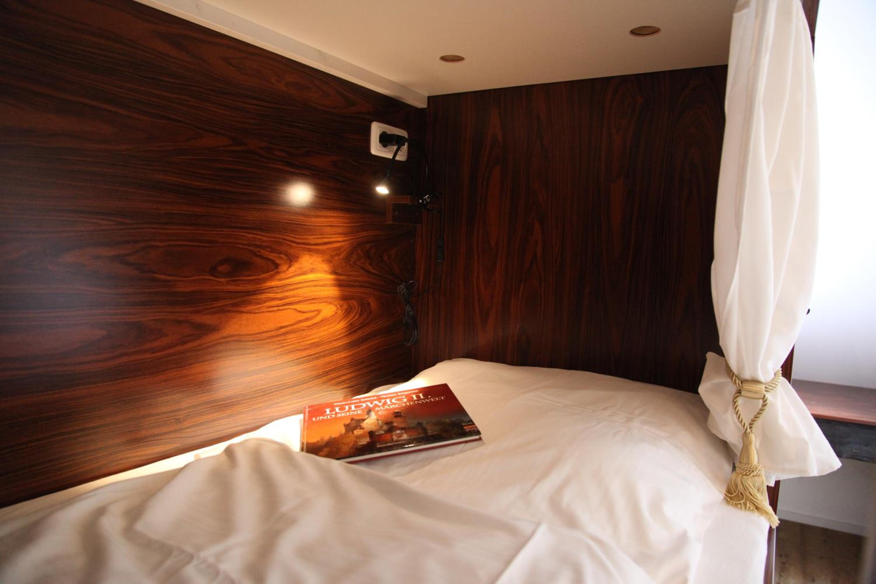 Bed in 8-Bed Mixed Dormitory Room photo 3