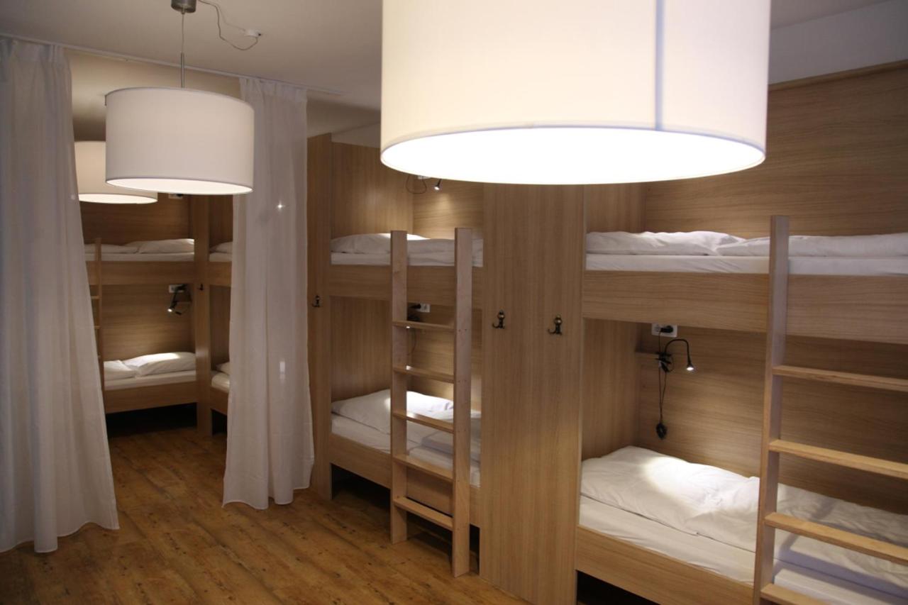 Bed in 8-Bed Mixed Dormitory Room photo 1