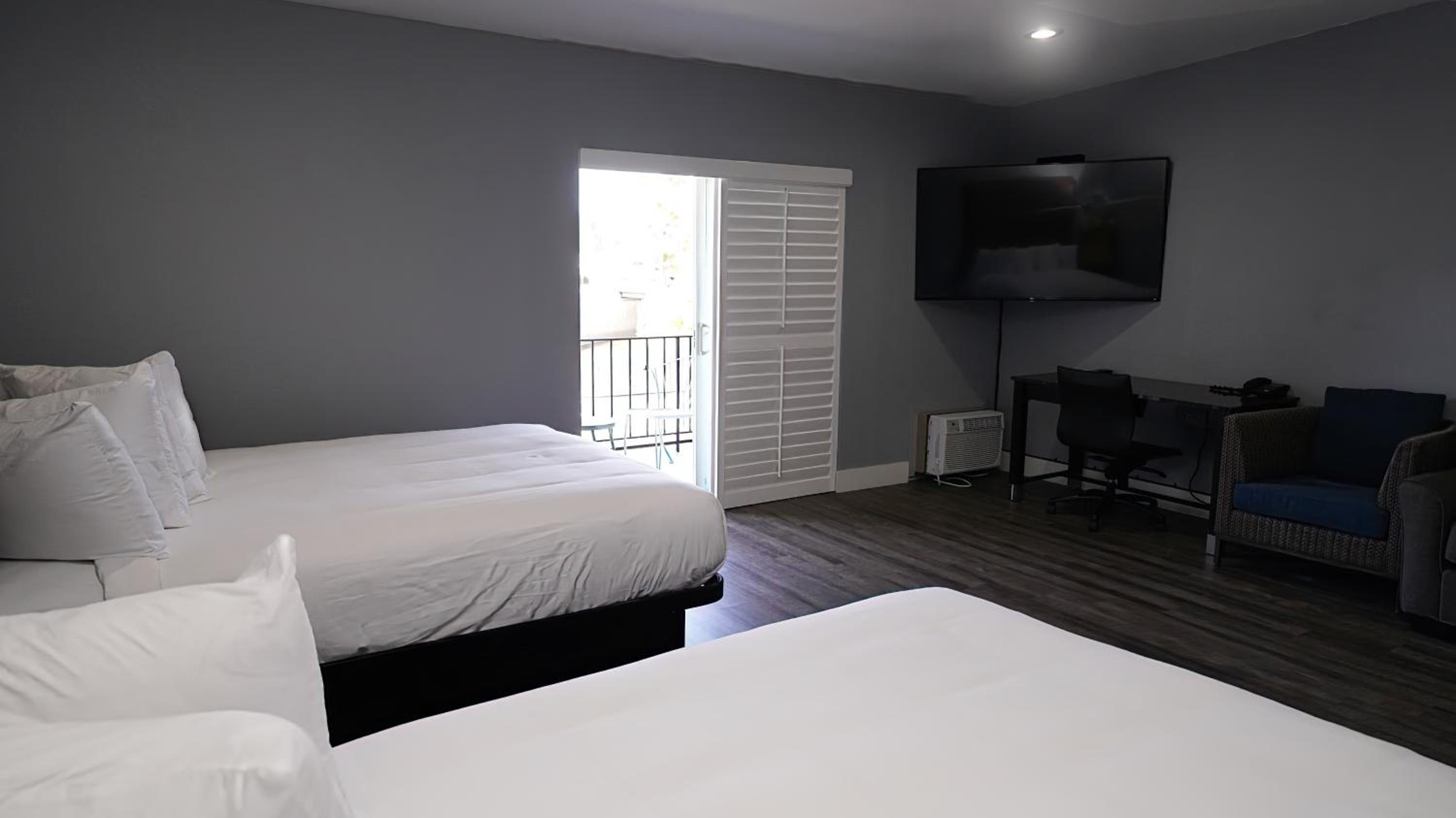 Triple Room with Balcony