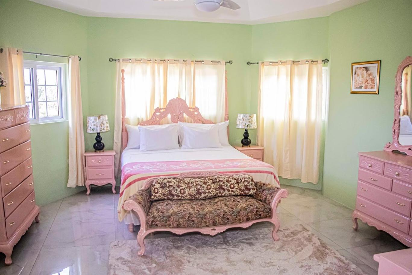 Villa photo 1