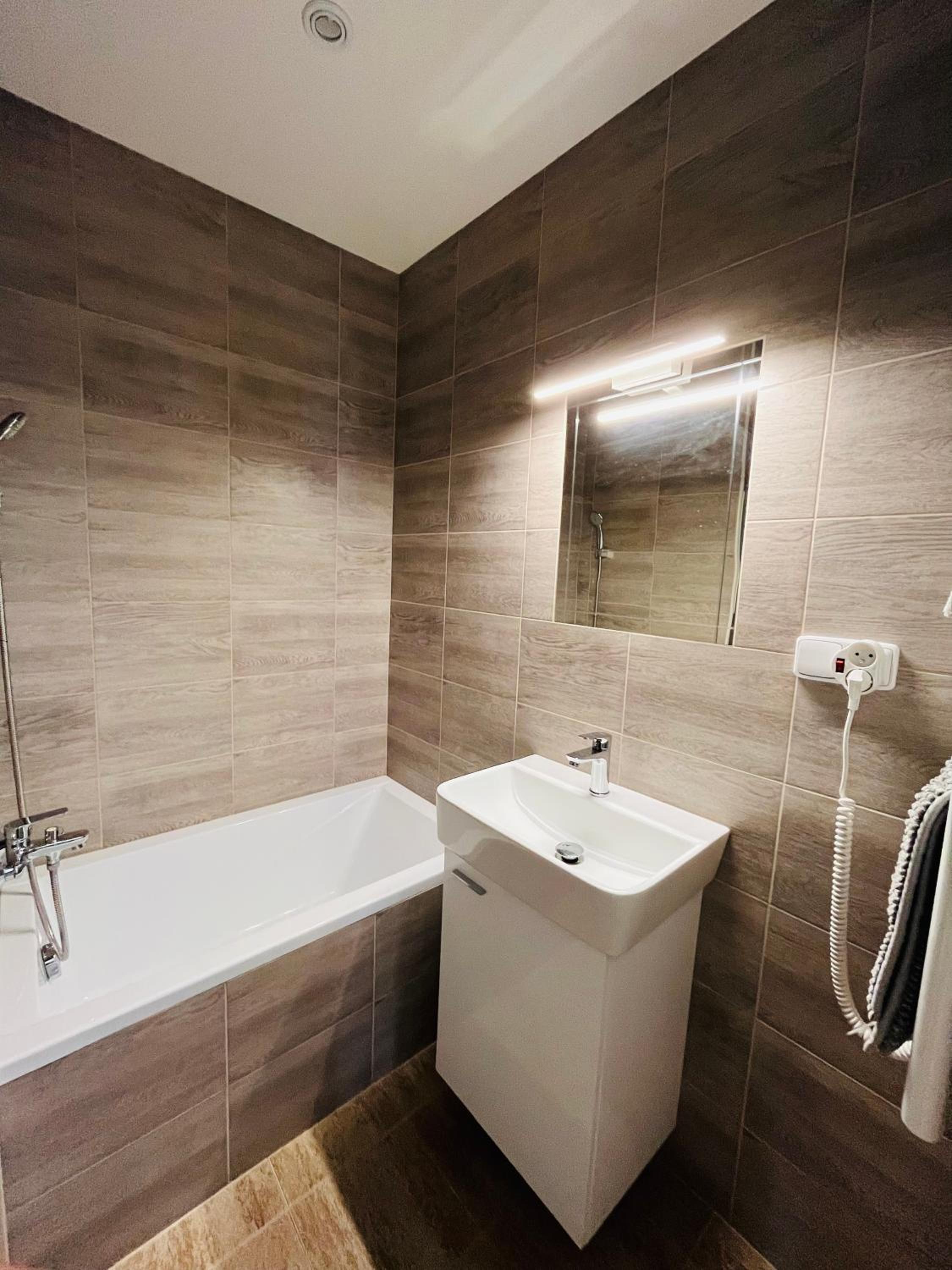 Classic Quadruple Room - Photo 8