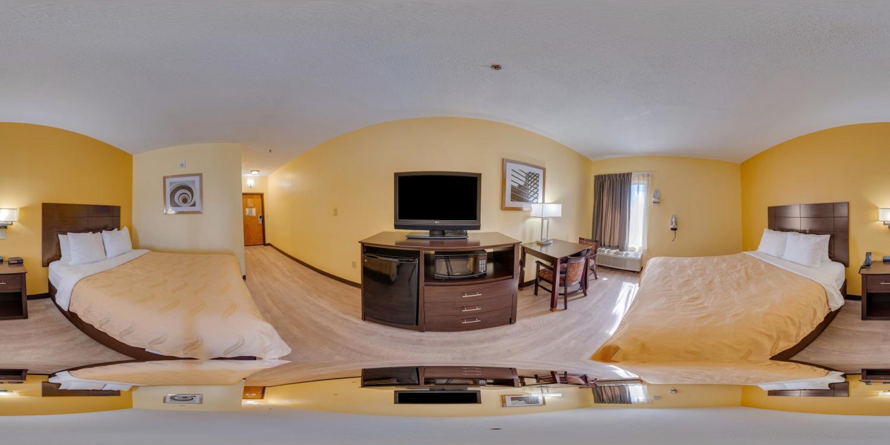 Queen Room with Two Queen Beds photo 3
