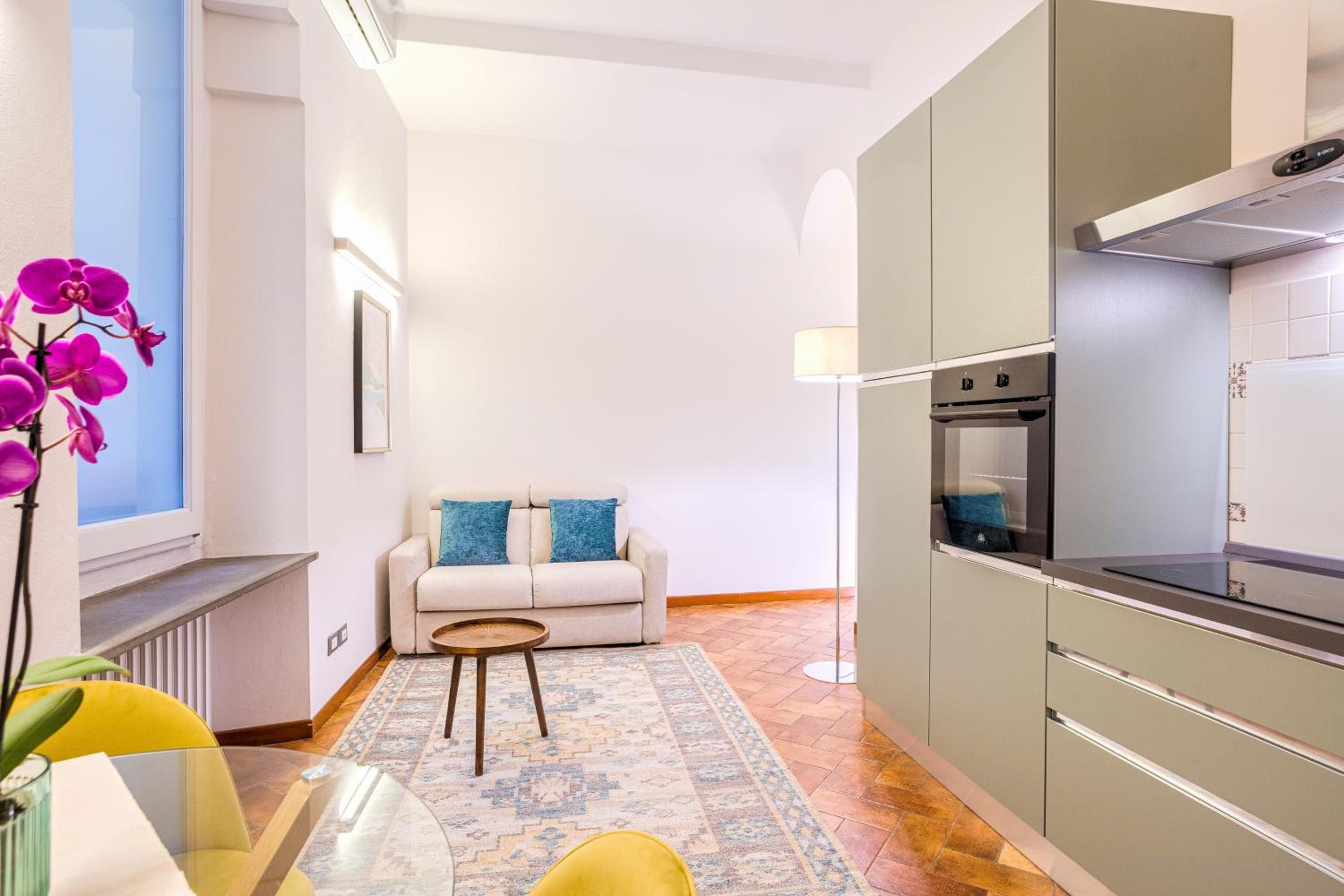 One-Bedroom Apartment photo 3
