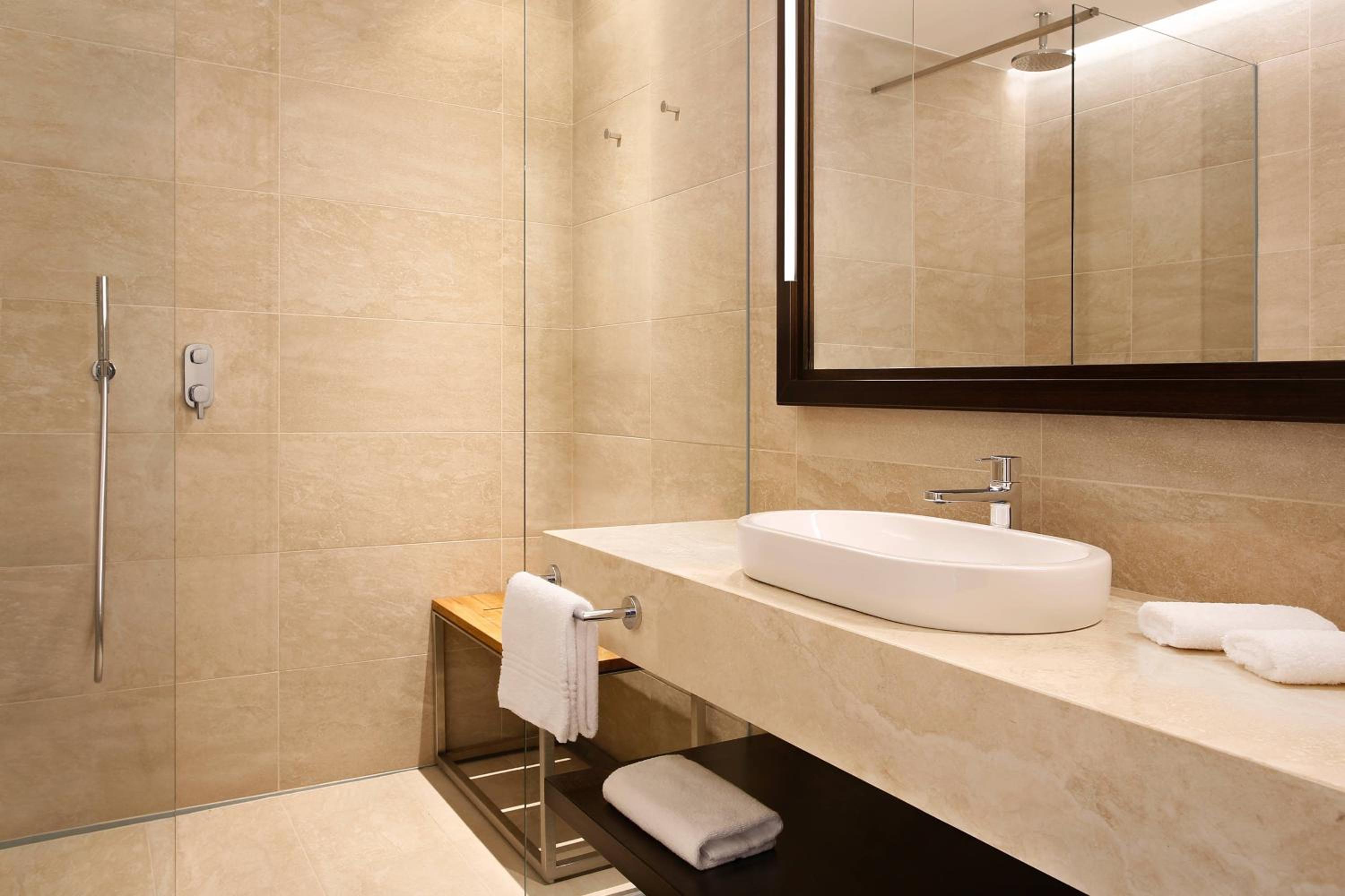 Superior King Room - Photo 6