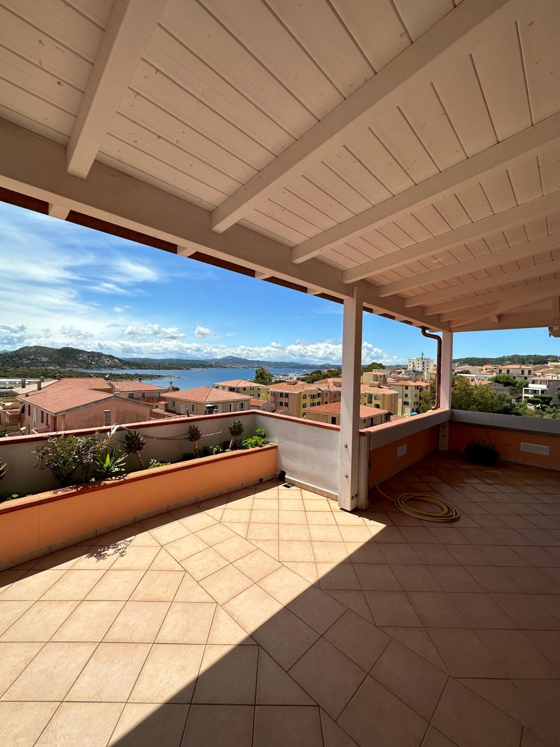 Apartment with View and Balcony photo 2