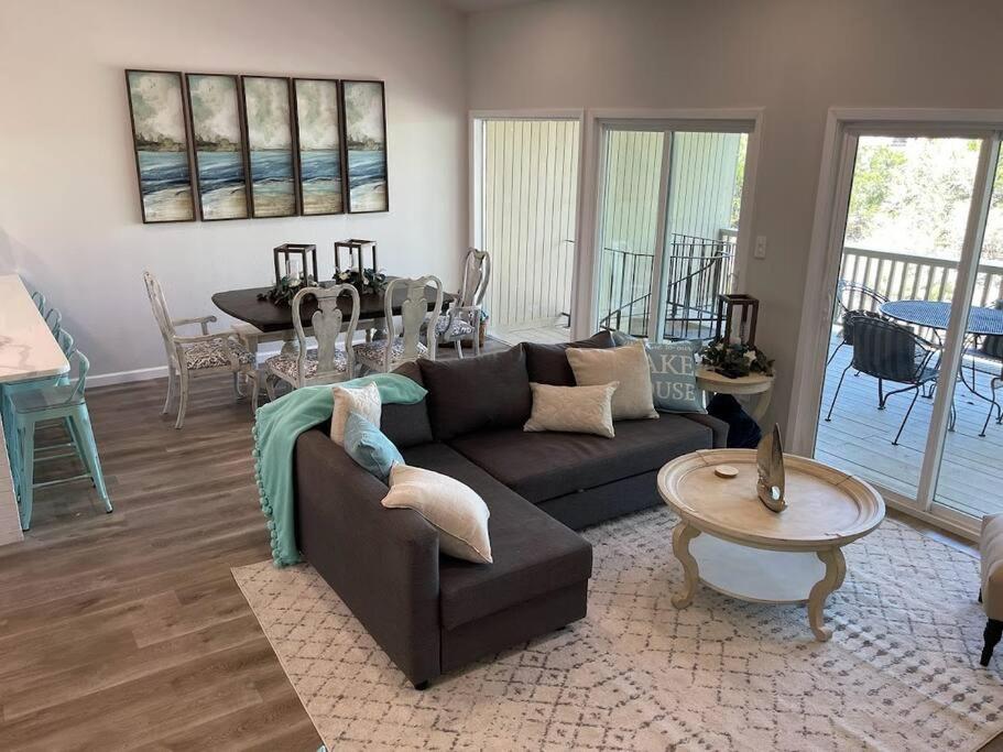 Three-Bedroom Apartment photo 1