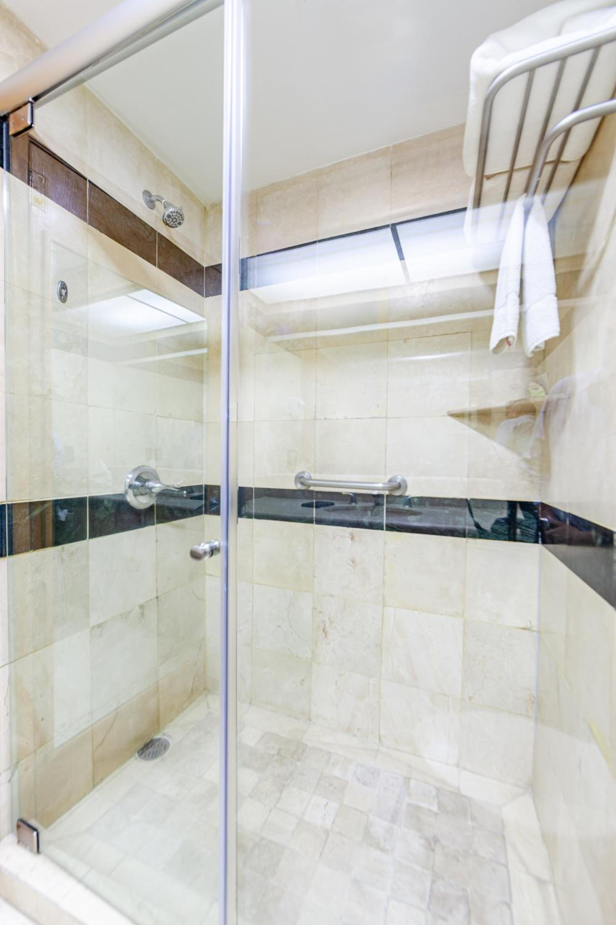 Superior Suite - Photo 3