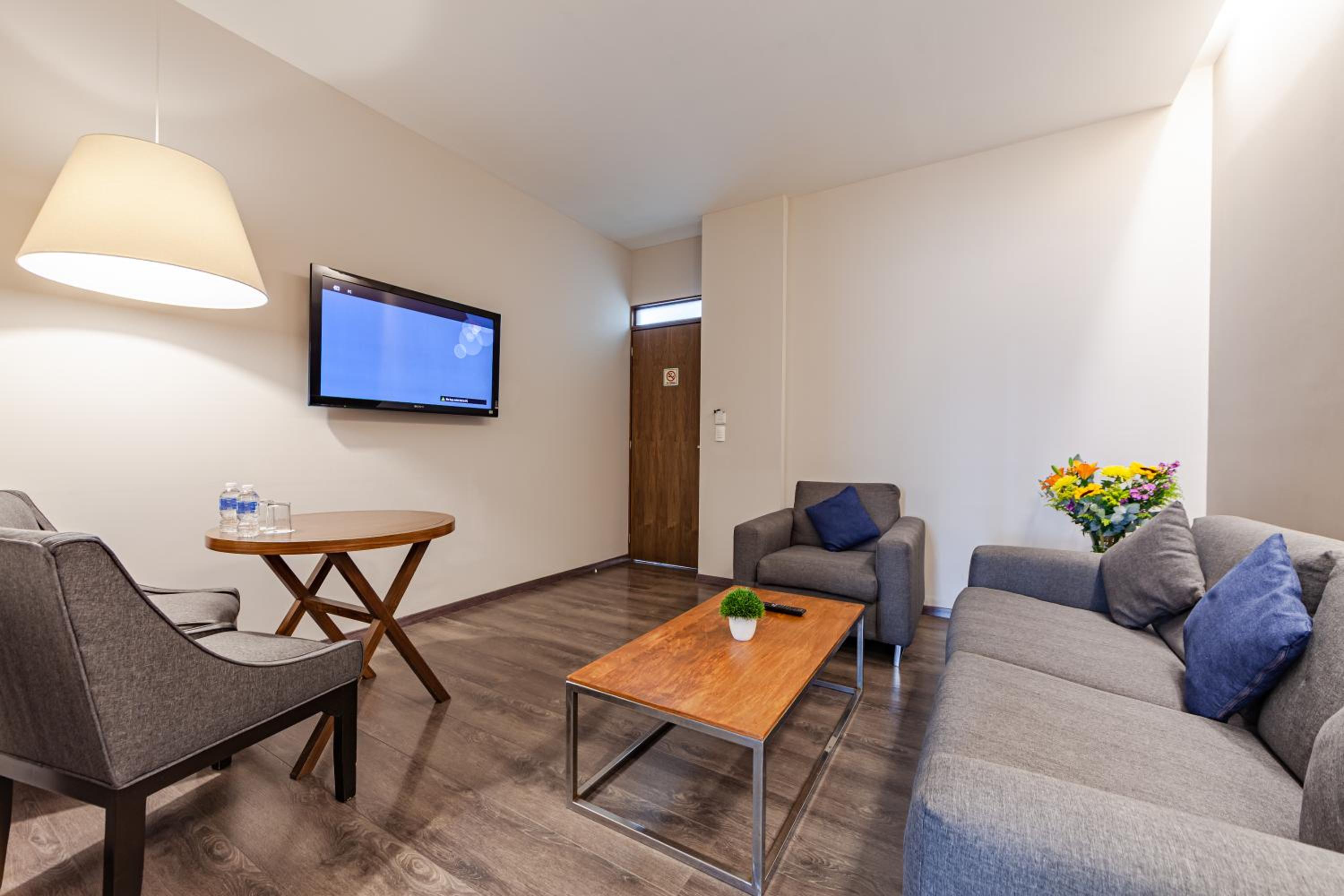 Superior Suite - Photo 10