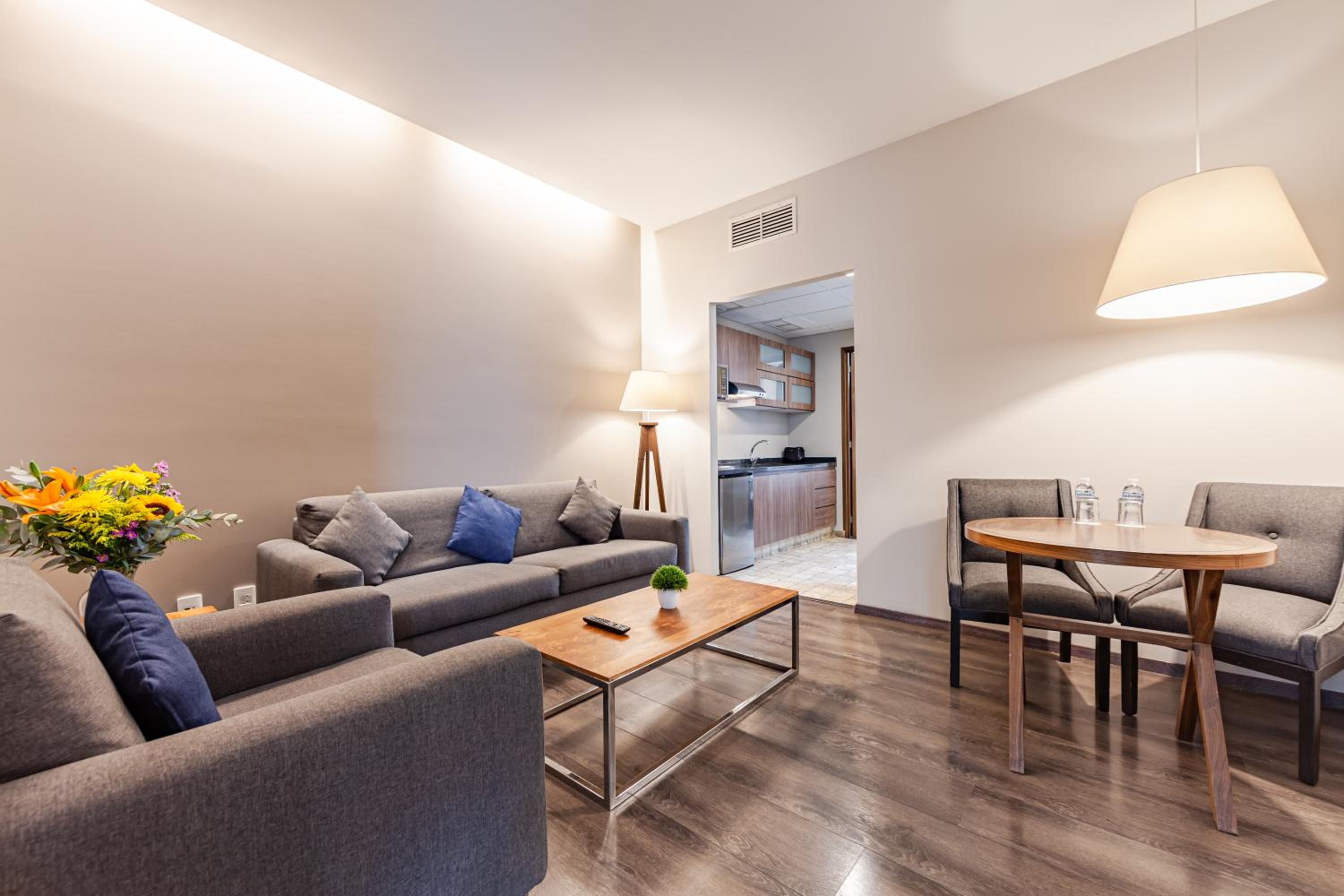 Superior Suite - Photo 9