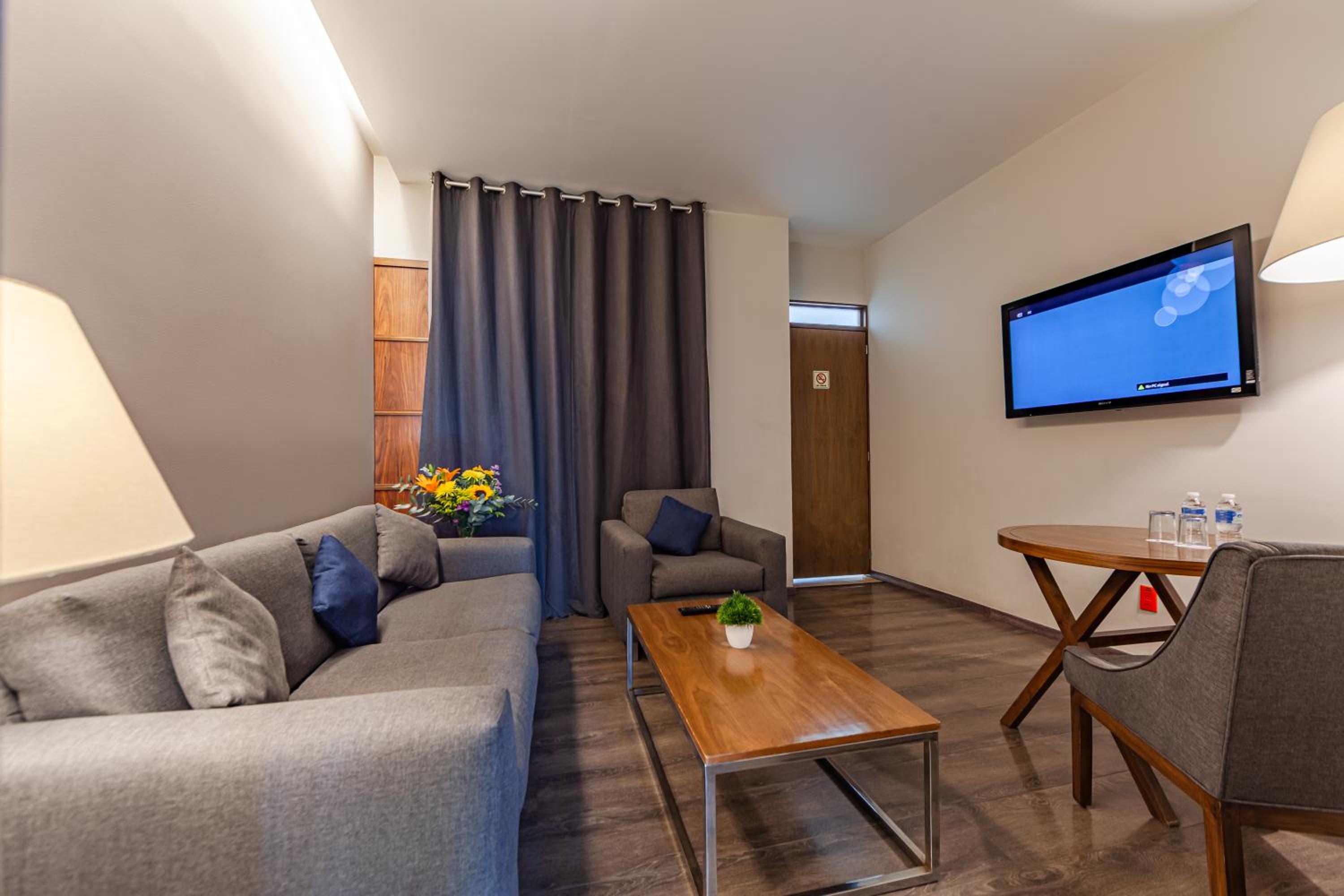 Superior Suite - Photo 15