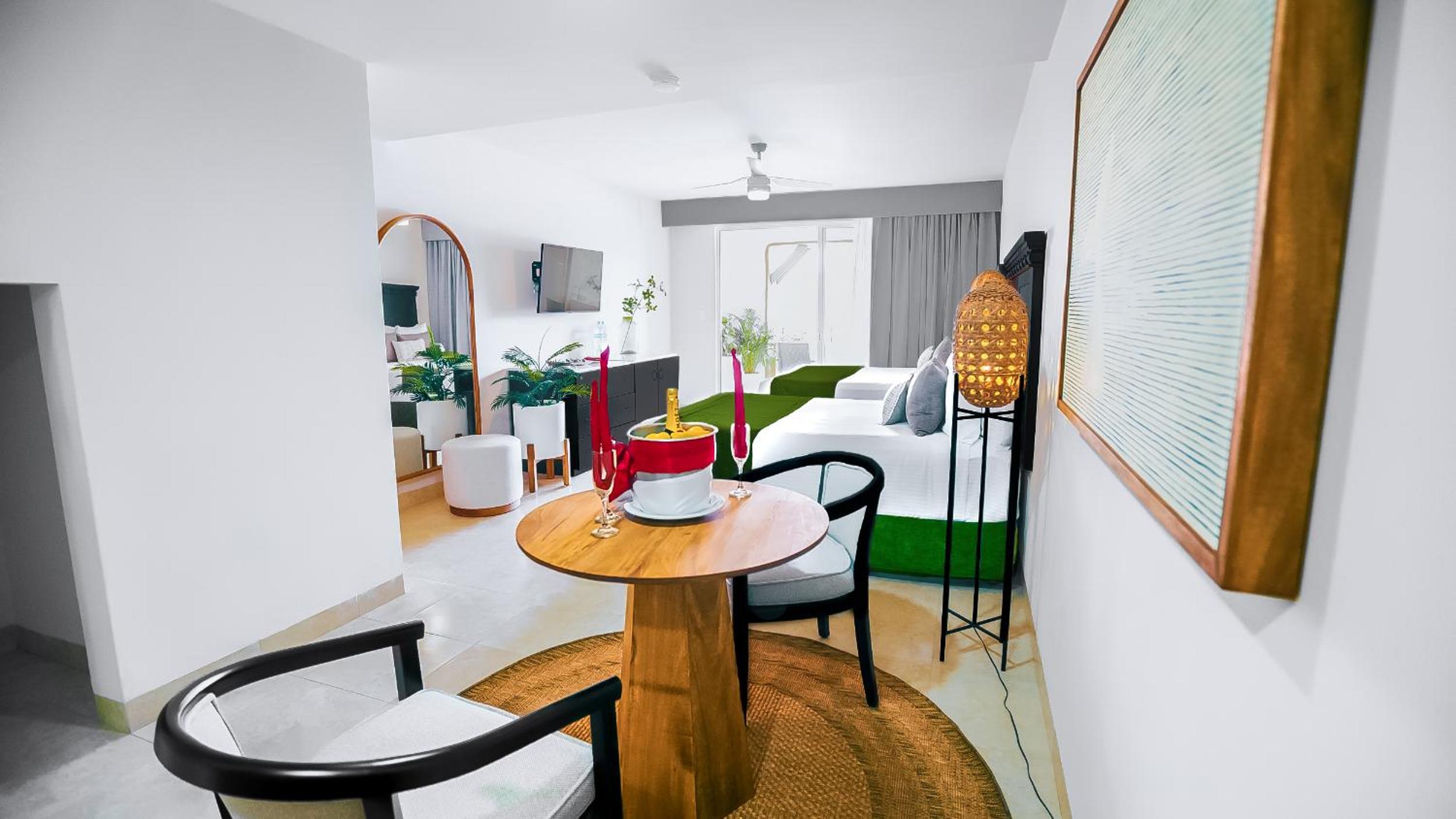 Deluxe Junior Suite - Photo 1