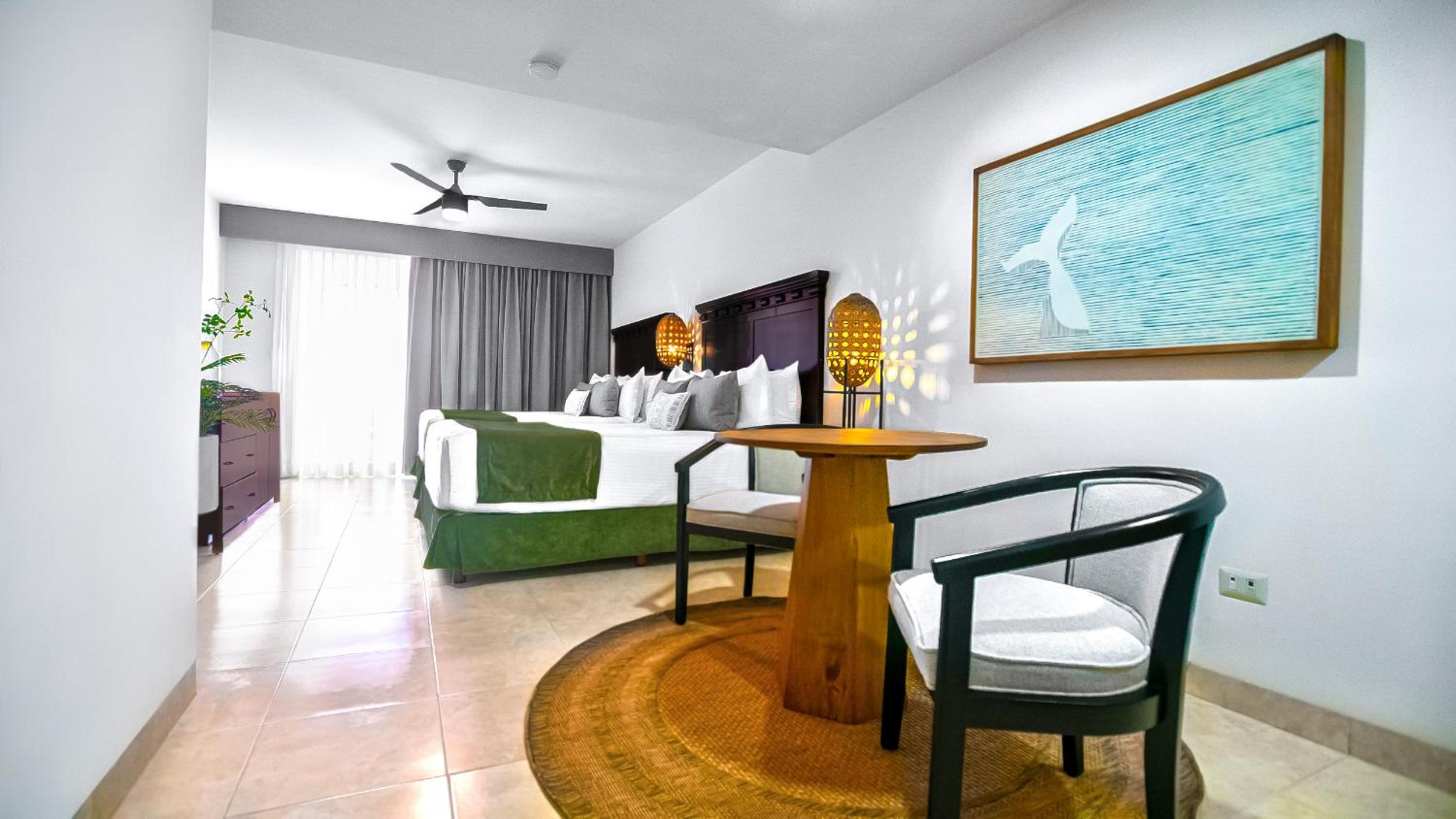 Deluxe Junior Suite - Photo 2
