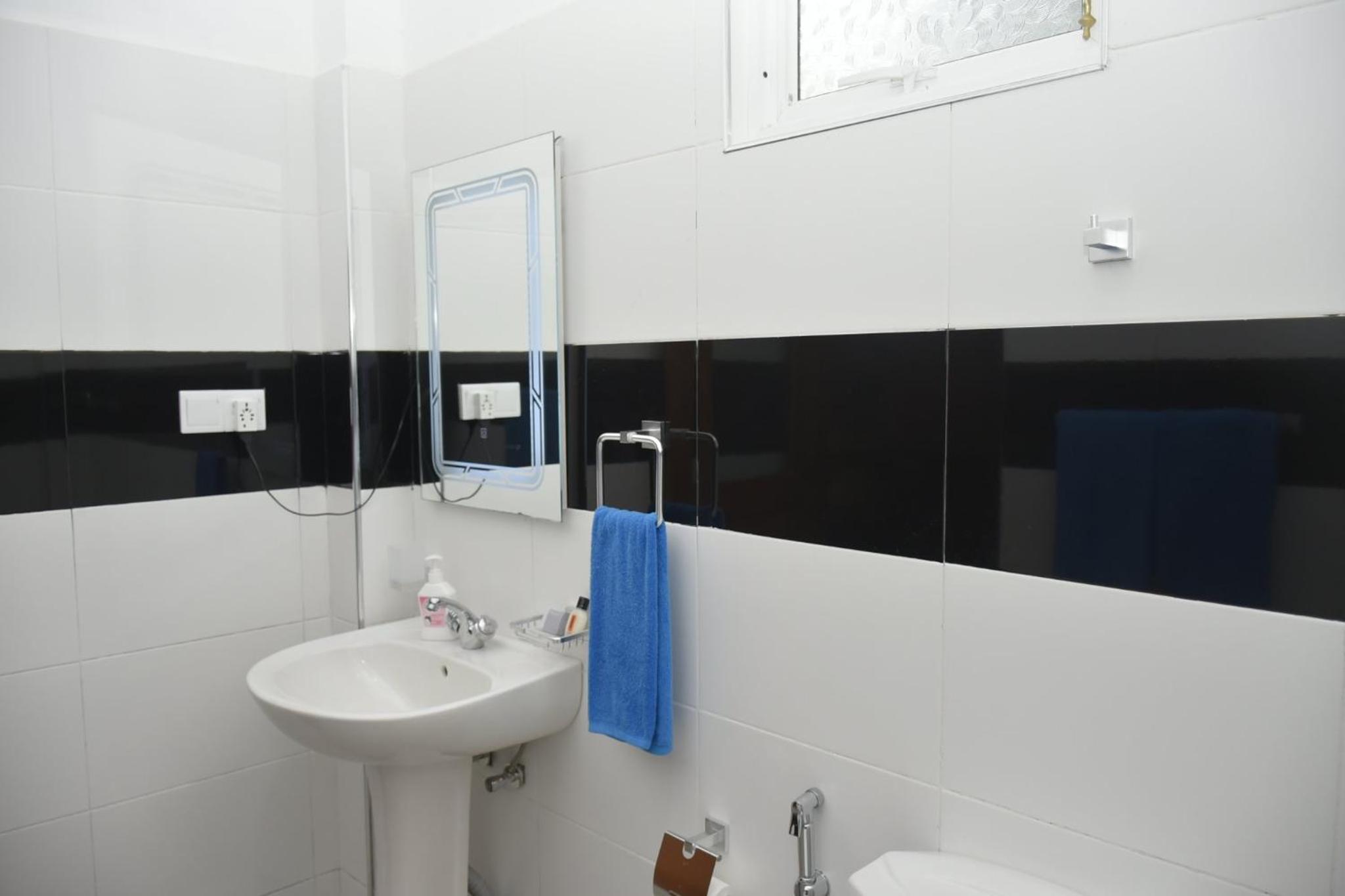 Deluxe Double Room - Photo 12