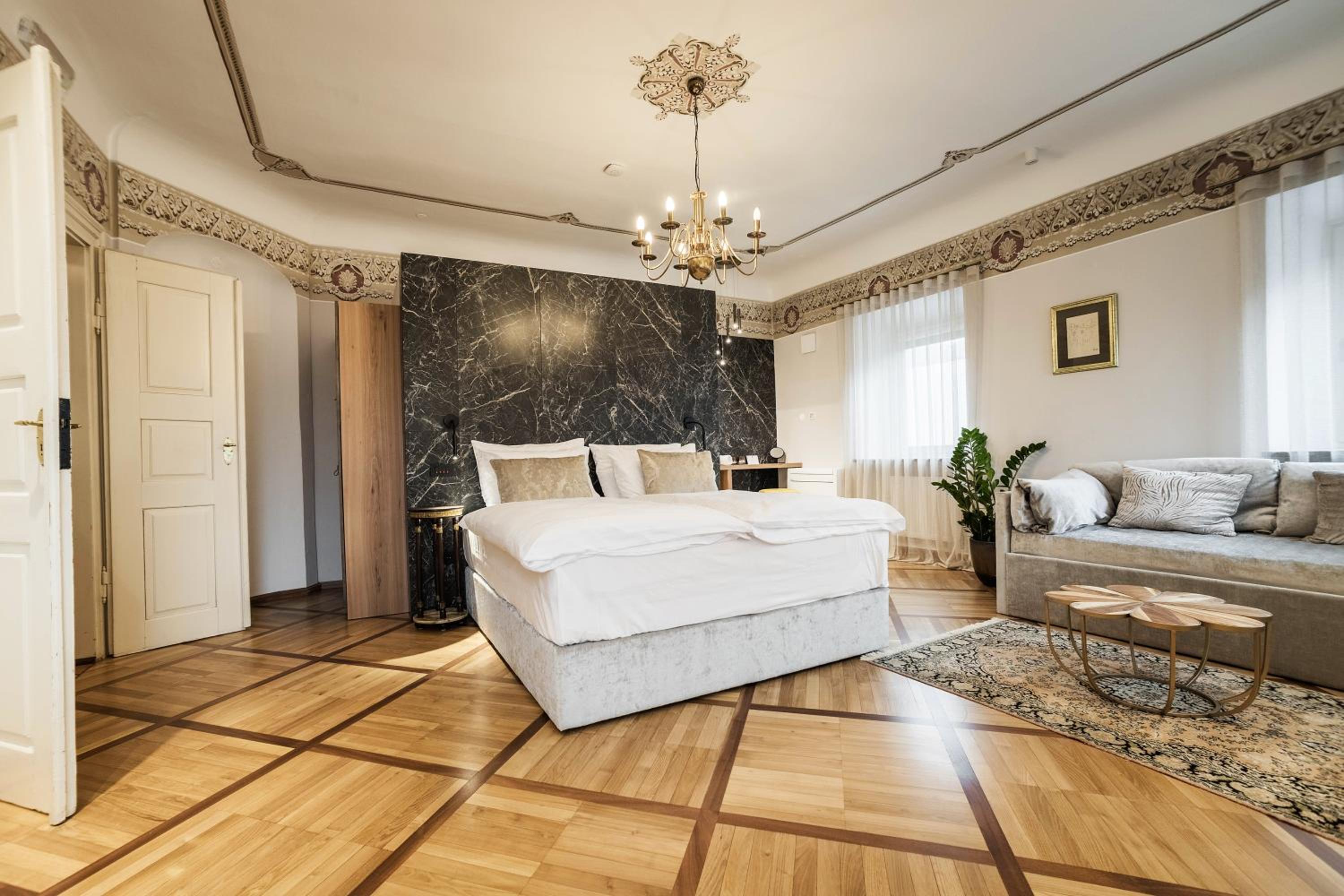 Deluxe Room - Photo 5
