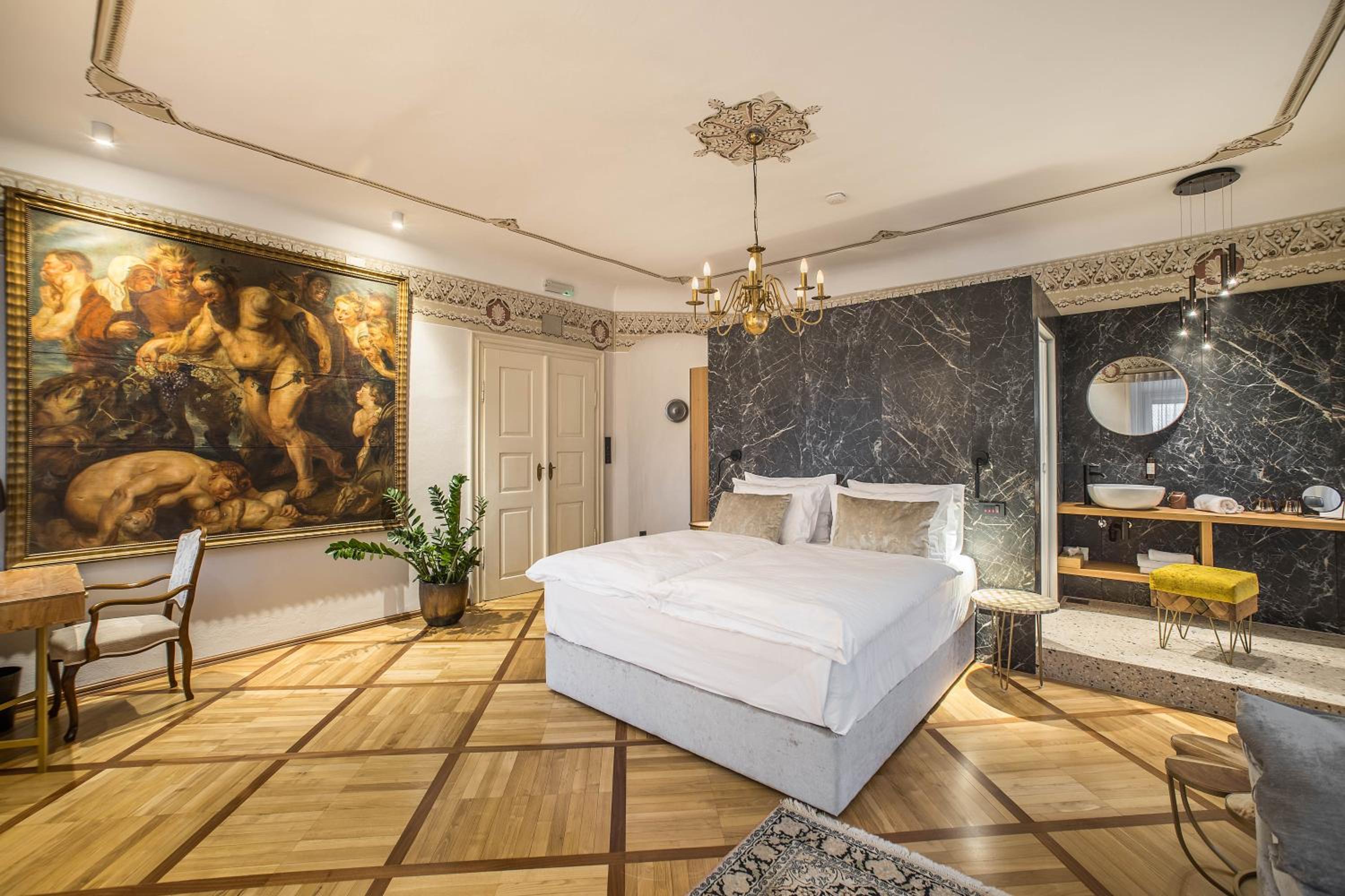 Deluxe Room - Photo 6