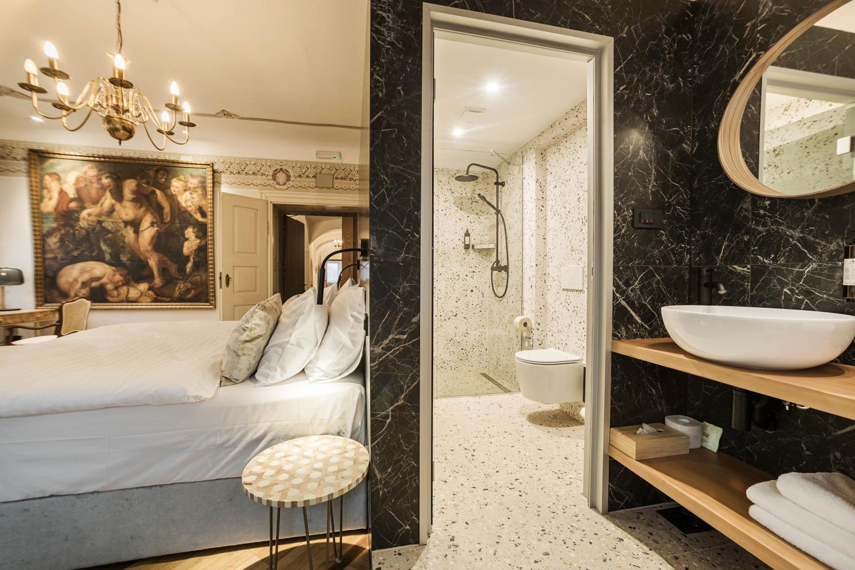 Deluxe Room - Photo 7