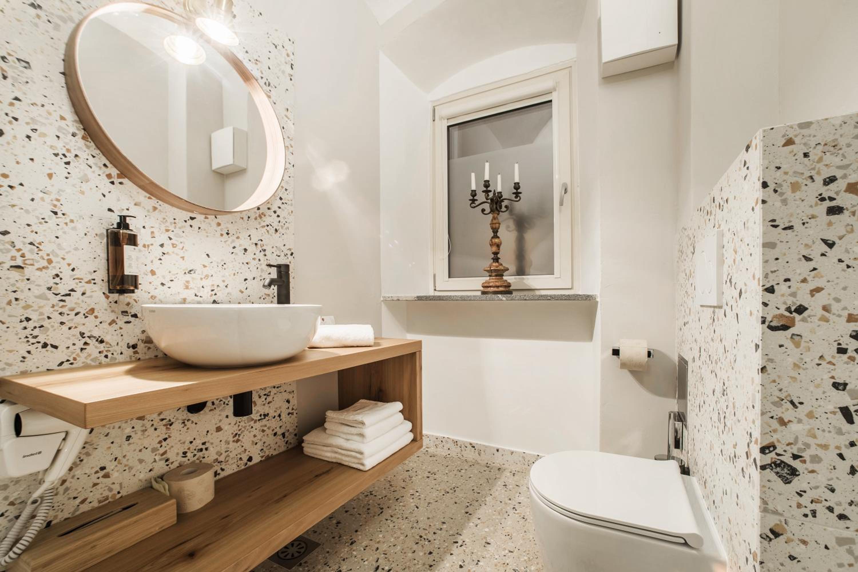 Suite - Photo 5