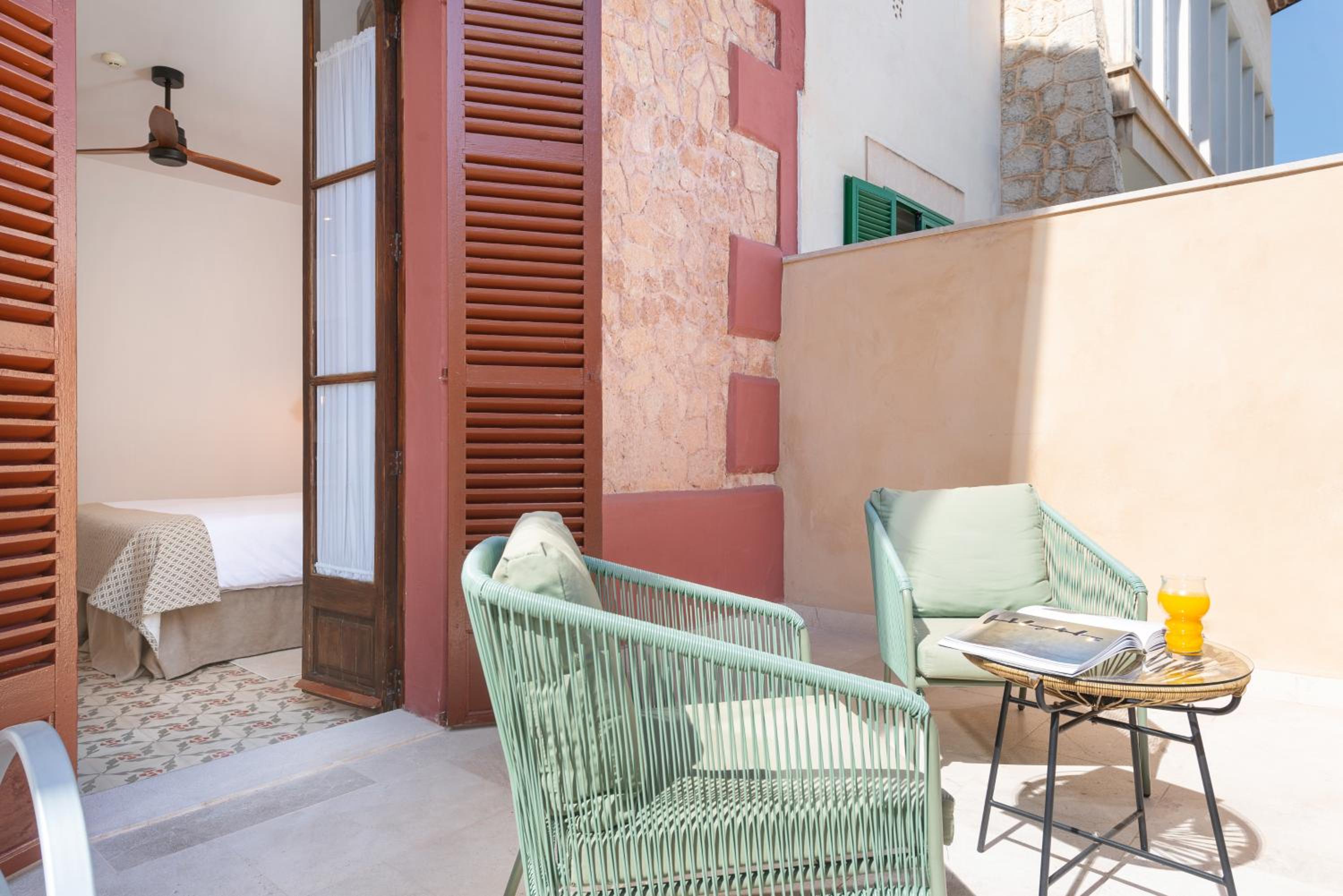 Superior Double Room with Terrace thumbnail 5